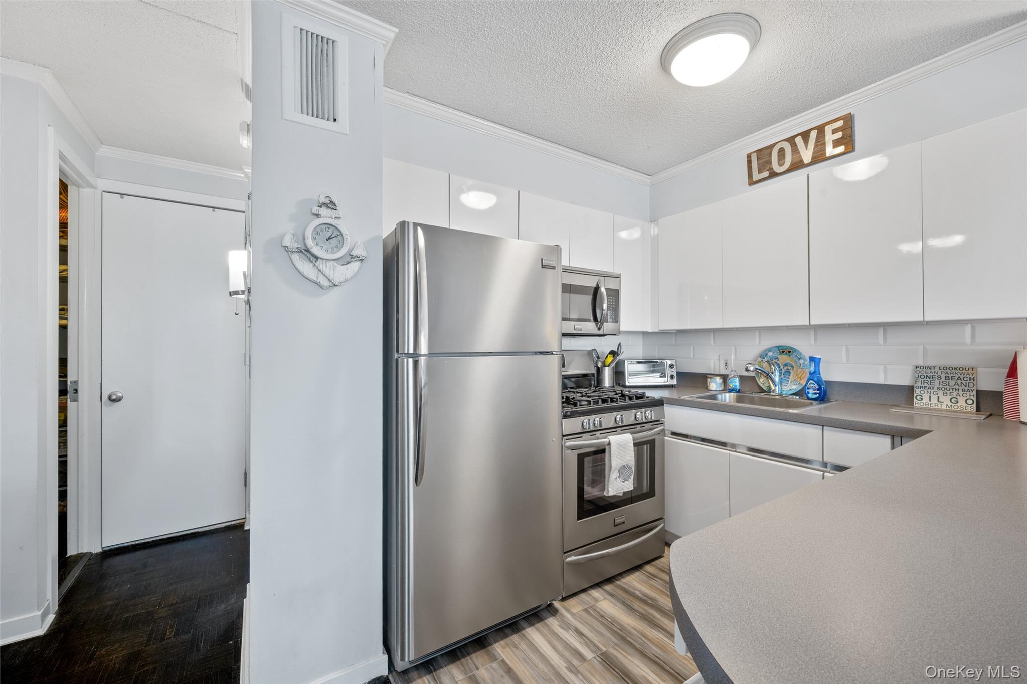 170 W Broadway 4i Property Photo 7