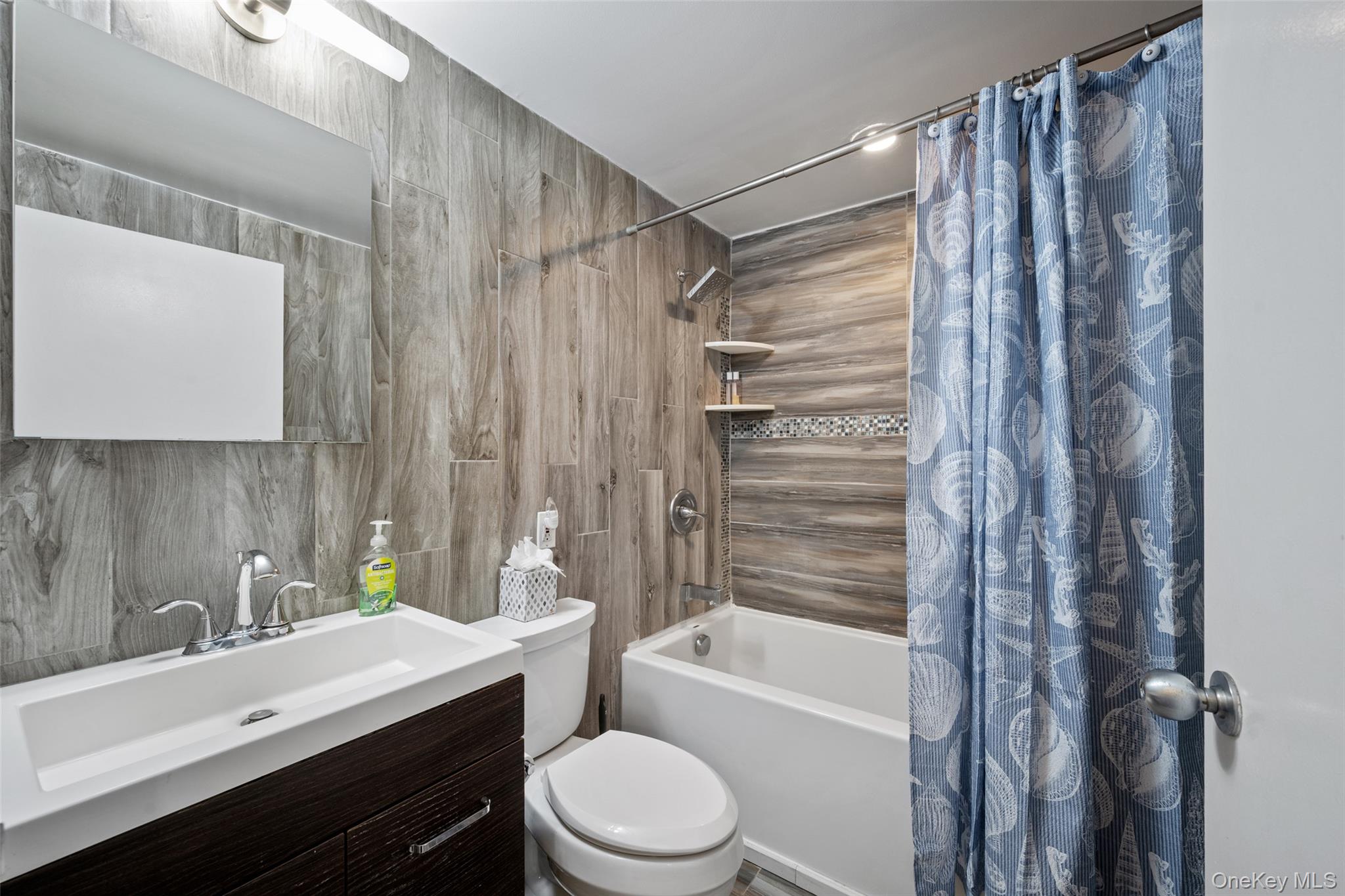 170 W Broadway 4i Property Photo 8