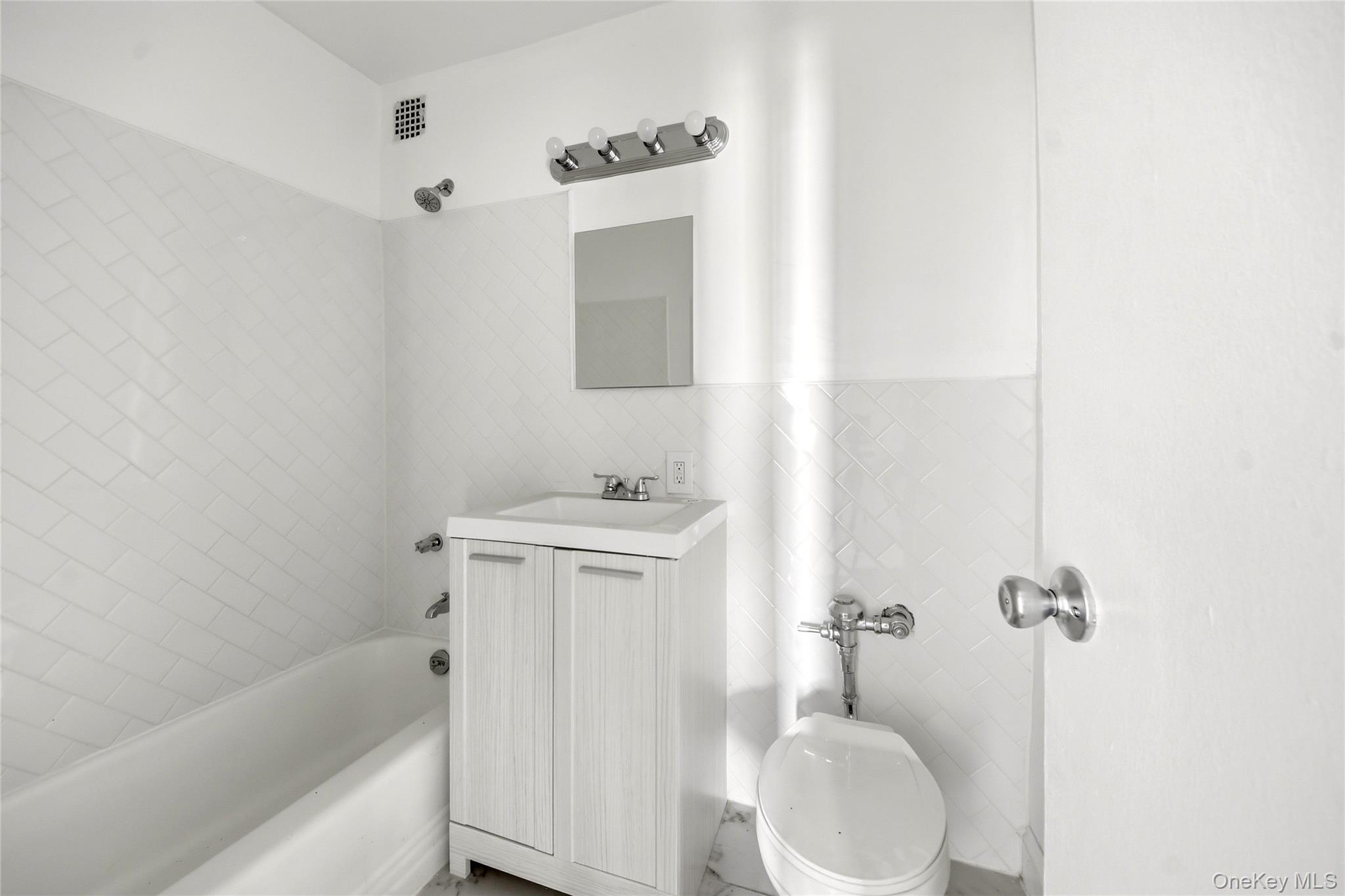 3531 Bronxwood 5f Property Photo 9