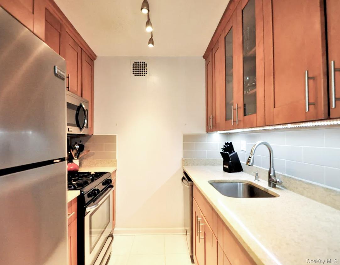 11818 Union Turnpike 6e Property Photo 3