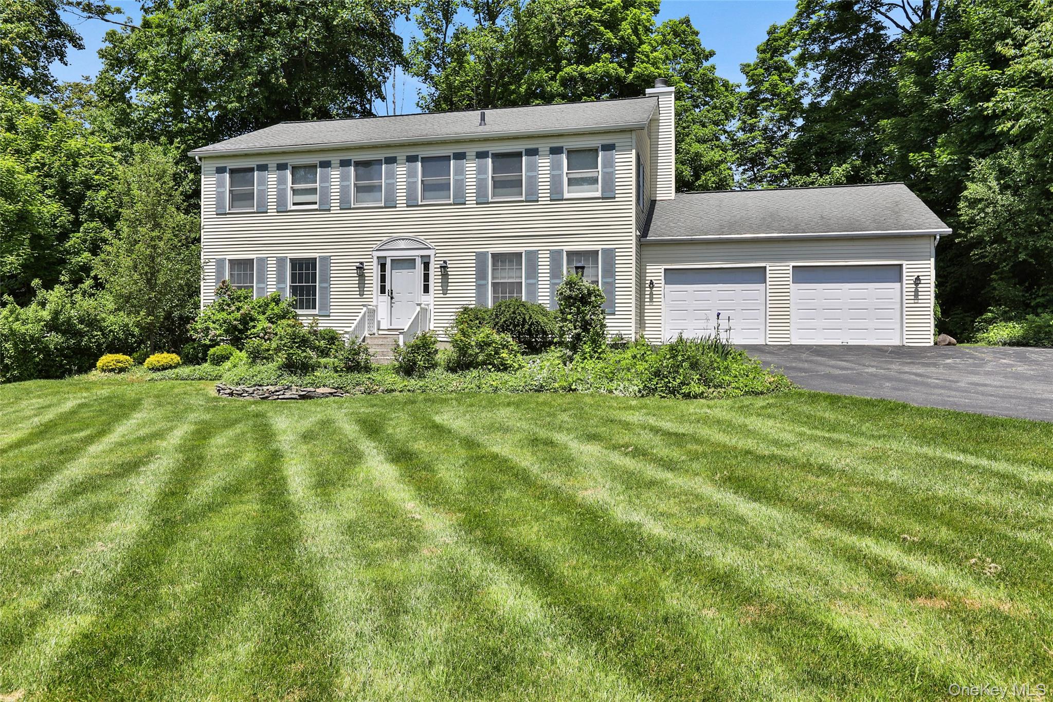 8 White Pine Lane Property Photo 1