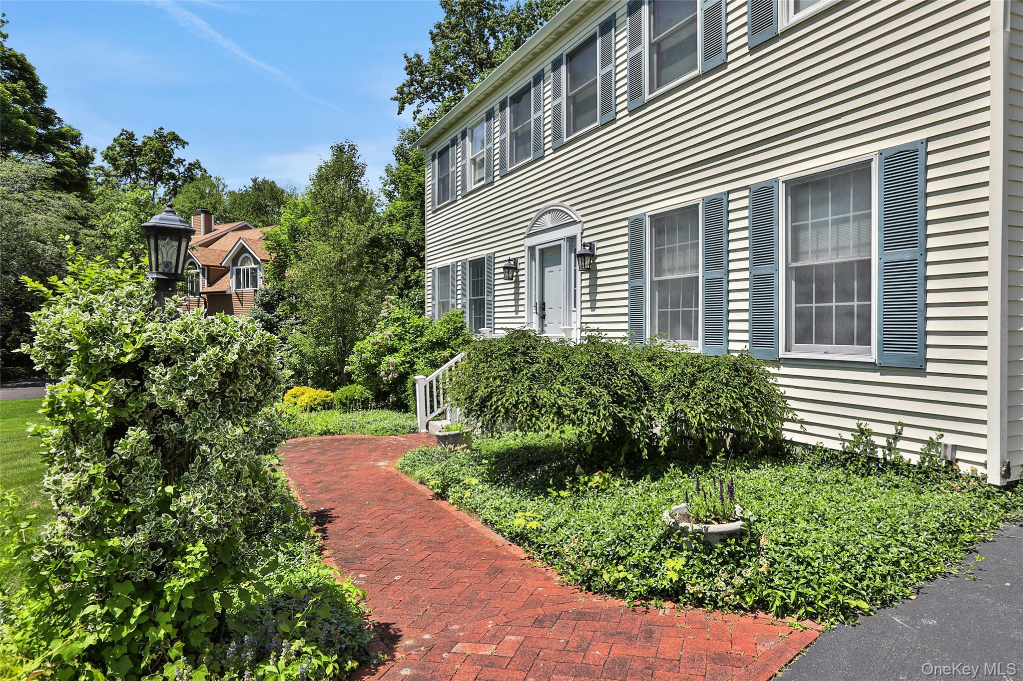 8 White Pine Lane Property Photo 2