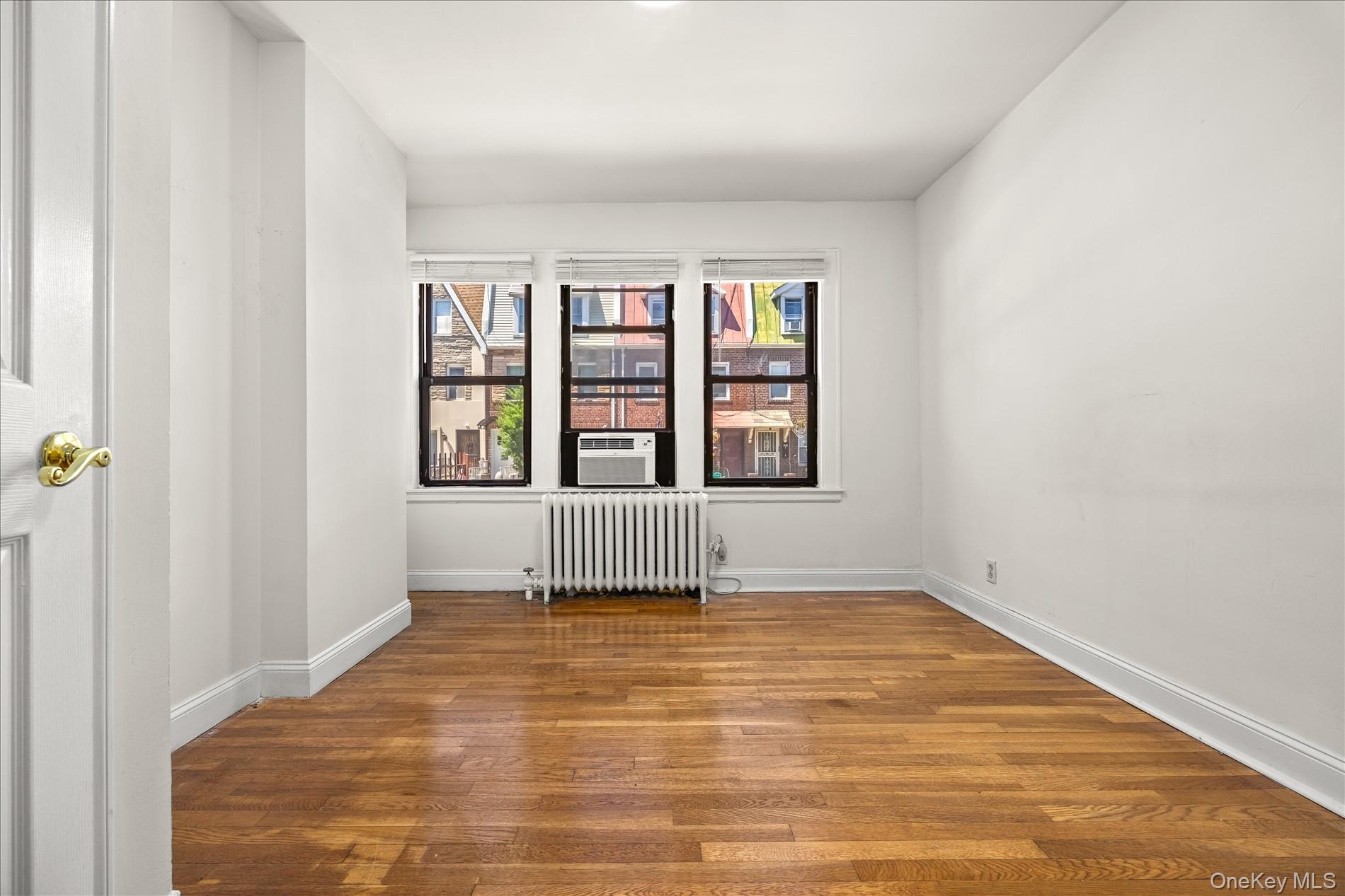 2067 32nd Street Property Photo 3
