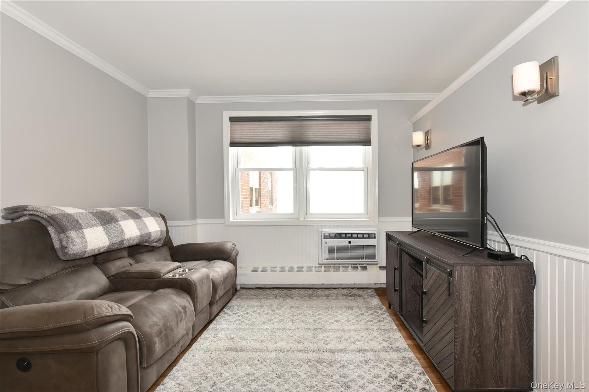 370 W Broadway 4y Property Photo 6