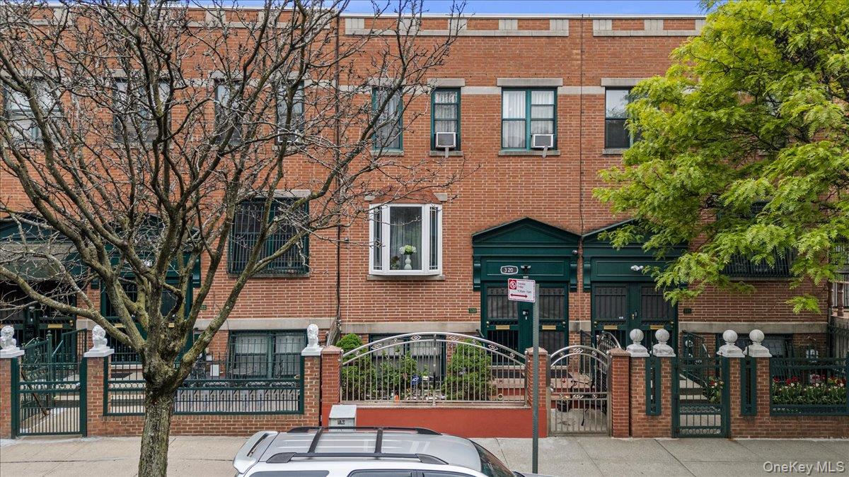 320 Marion Street Property Photo 1