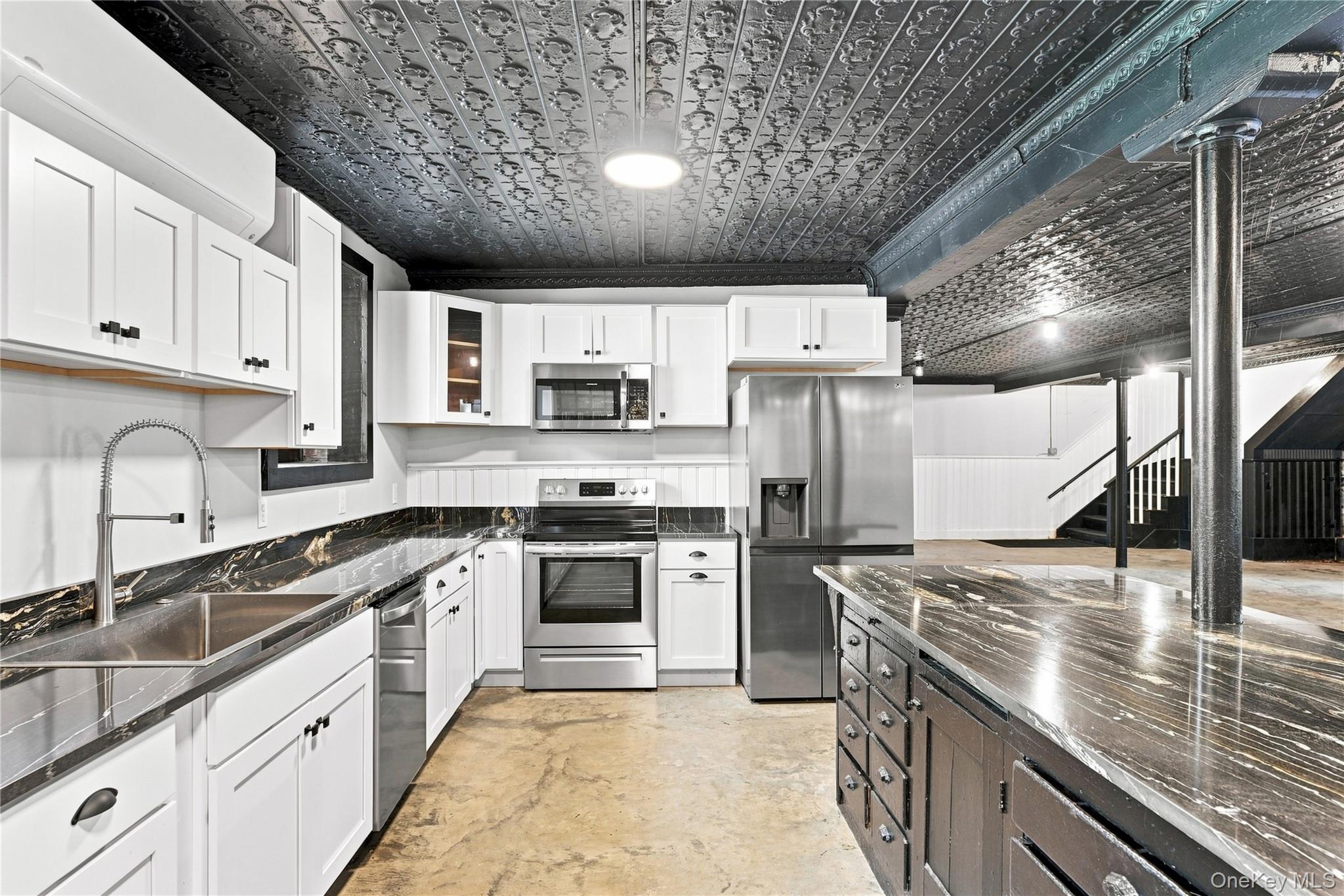 130 Benkard Avenue Property Photo 9