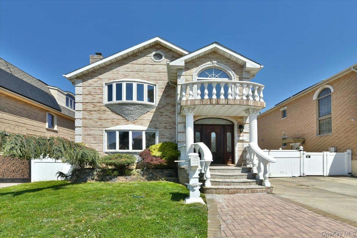 7627 175th Street Property Photo 1