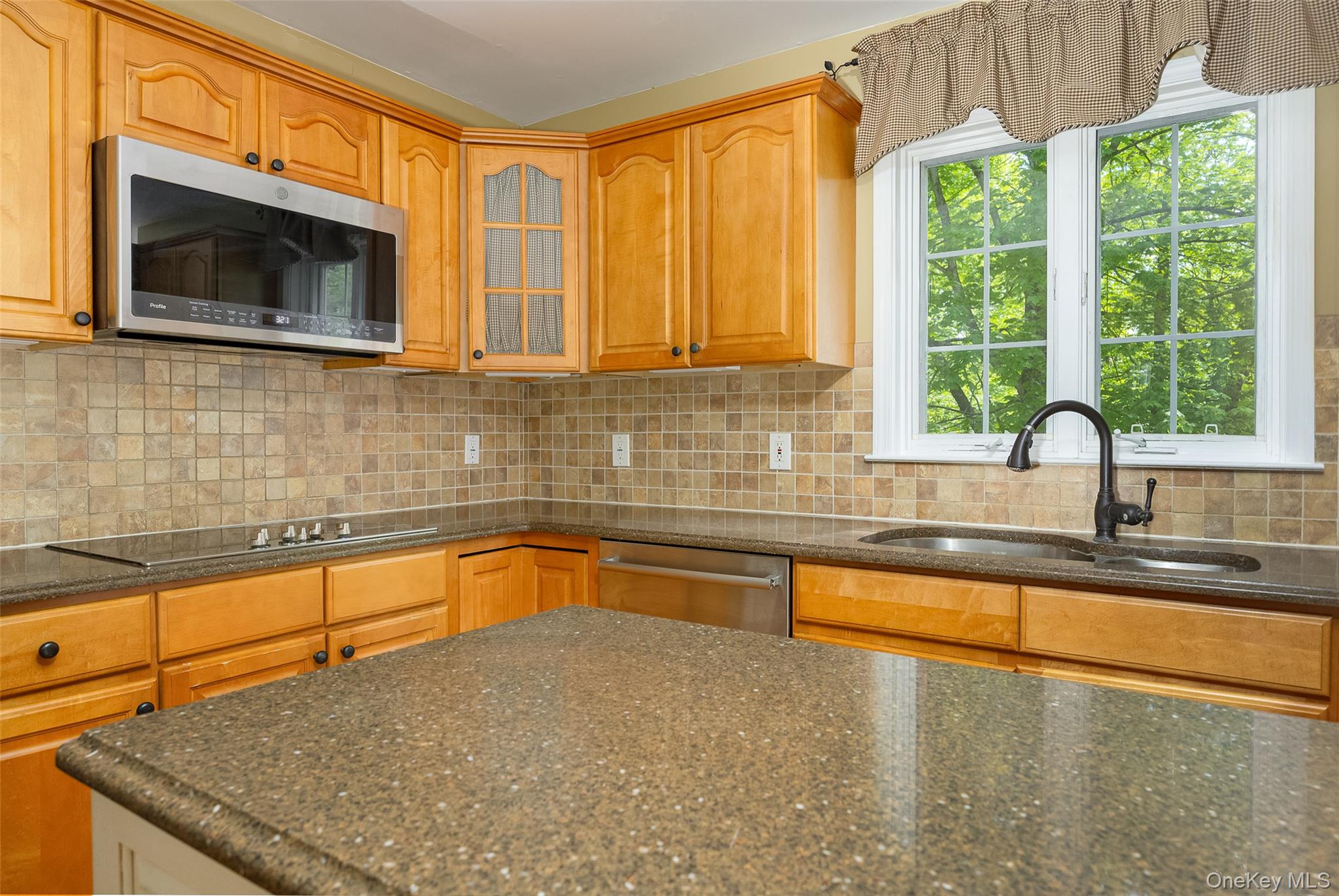 76 Rockledge Drive Property Photo 5