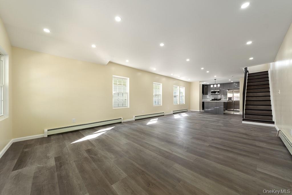 10916 221st Street Property Photo 3