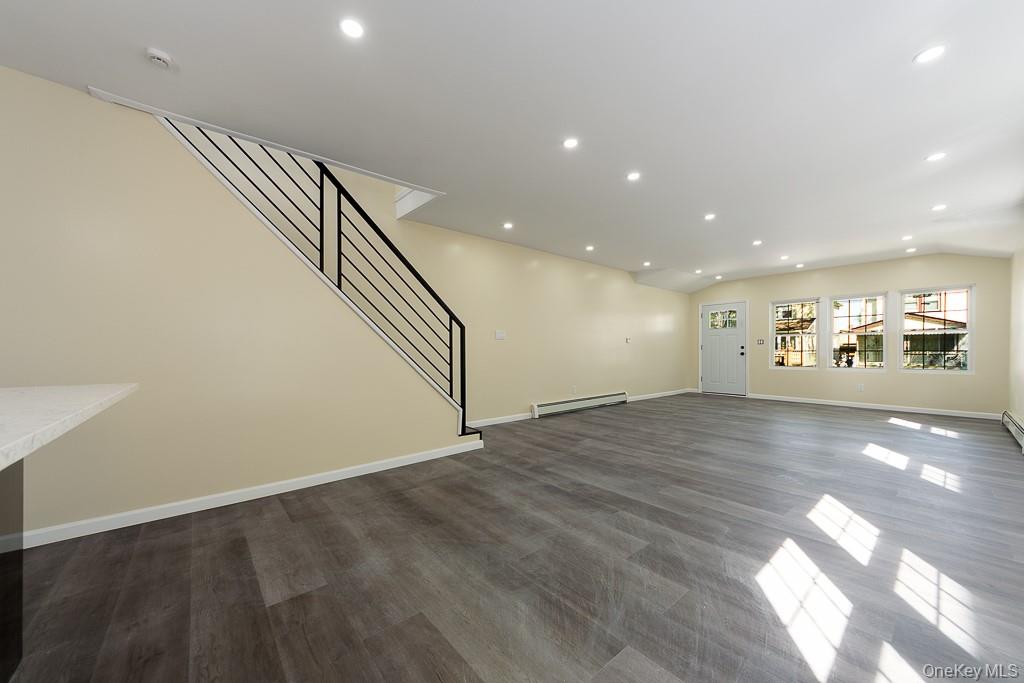 10916 221st Street Property Photo 4