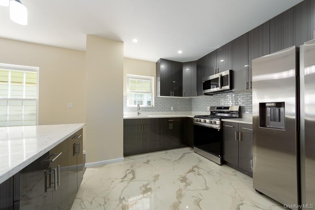10916 221st Street Property Photo 5