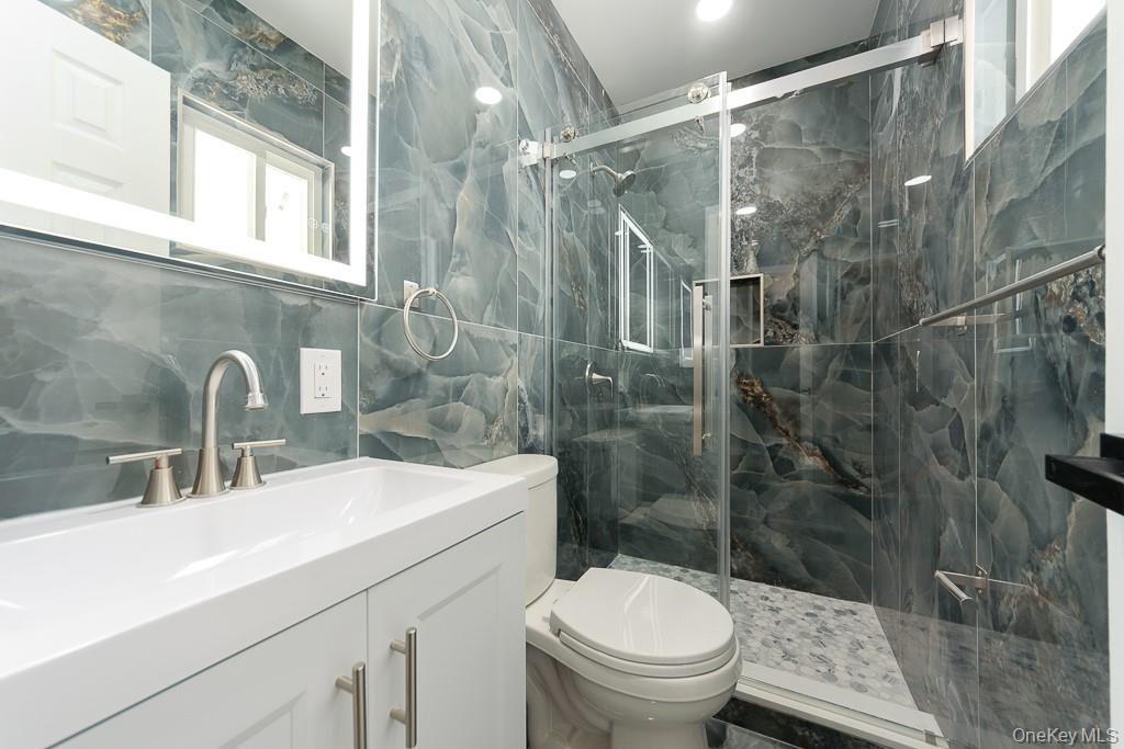 10916 221st Street Property Photo 6