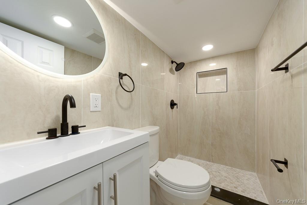 10916 221st Street Property Photo 14