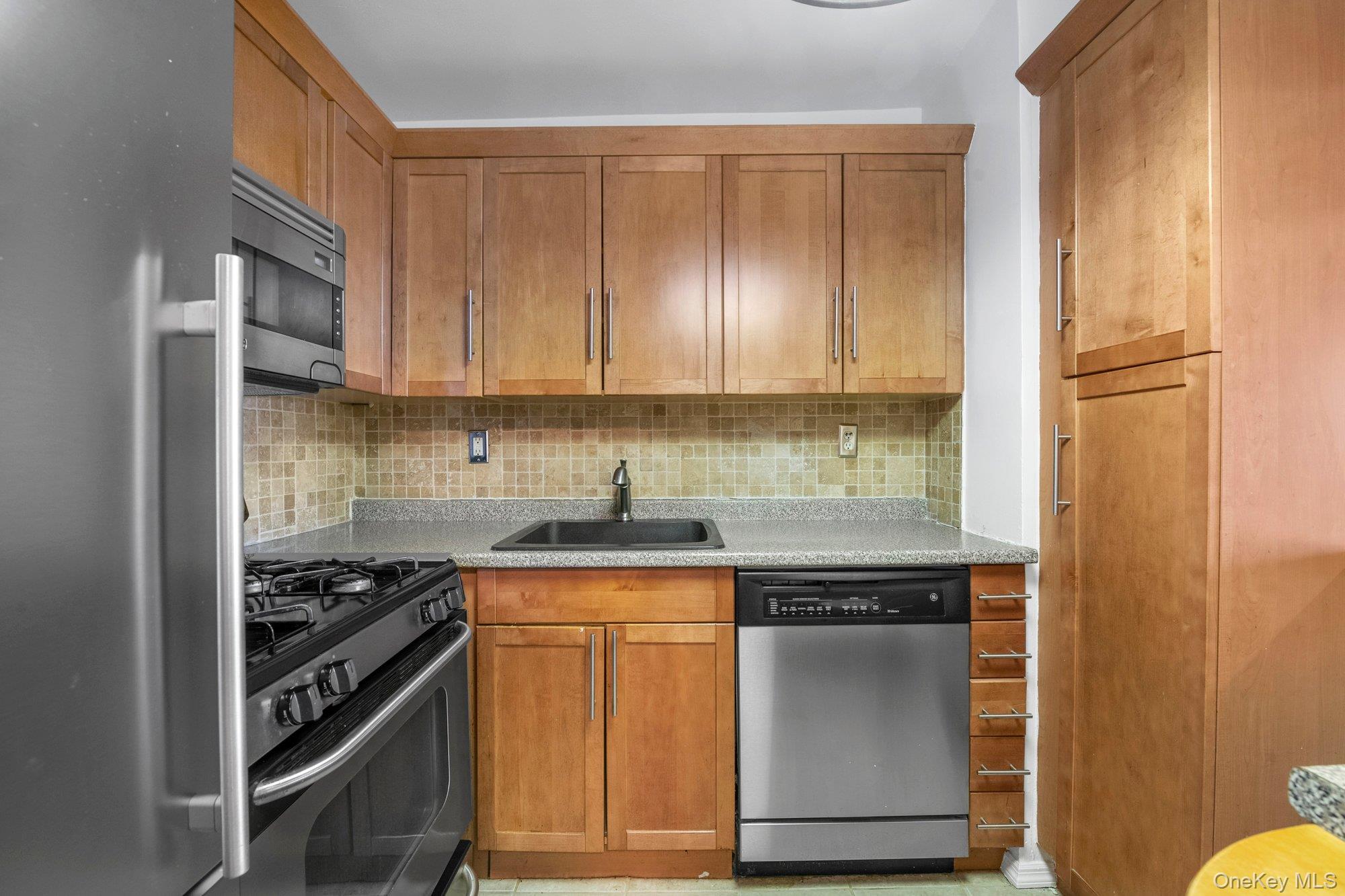 1841 Central Park Avenue 8g Property Photo 8