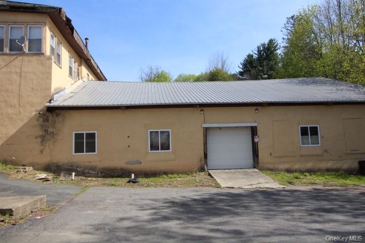 325 N Main Street Property Photo 1