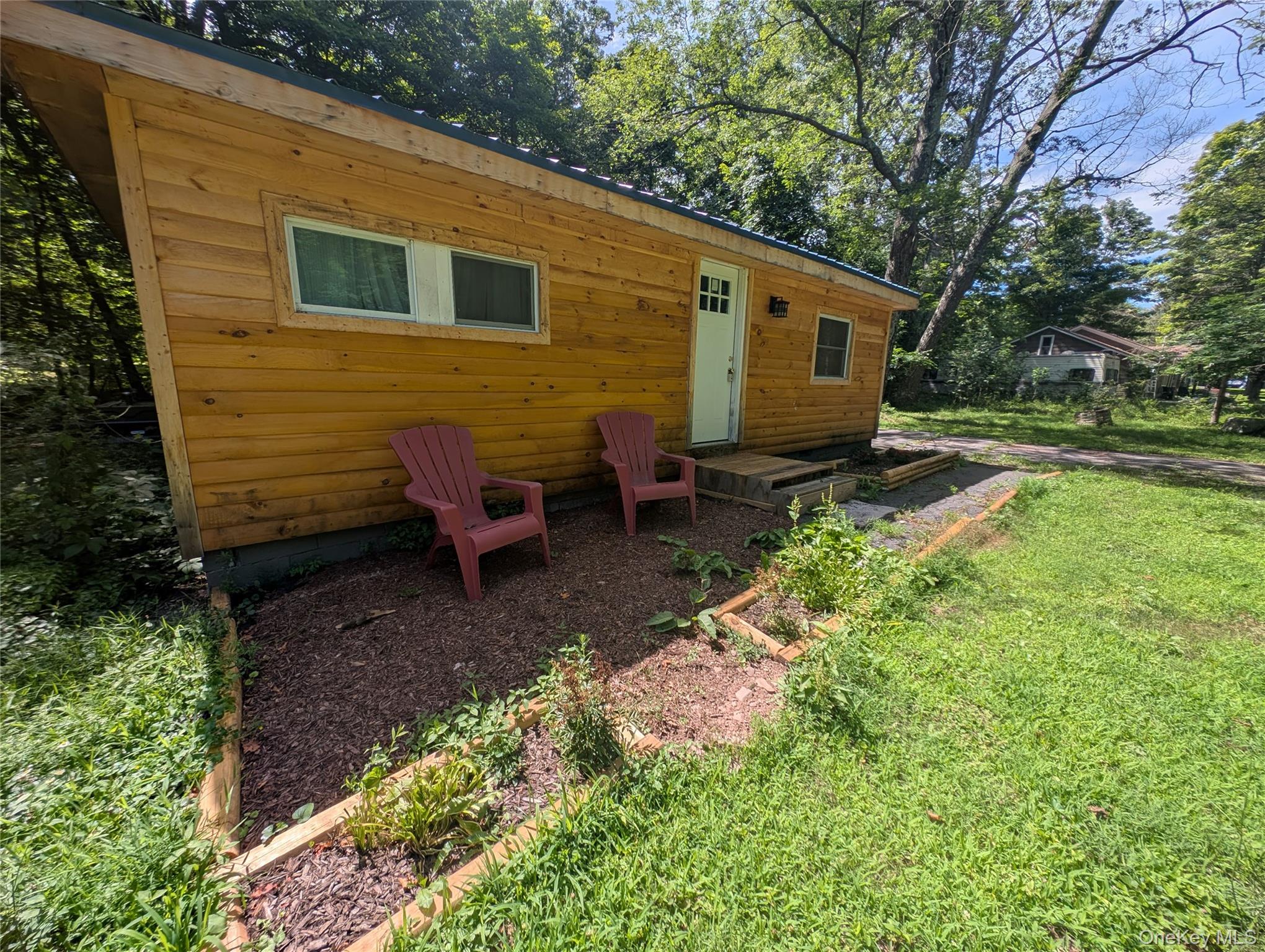 549 Hearts Content Road Property Photo 2