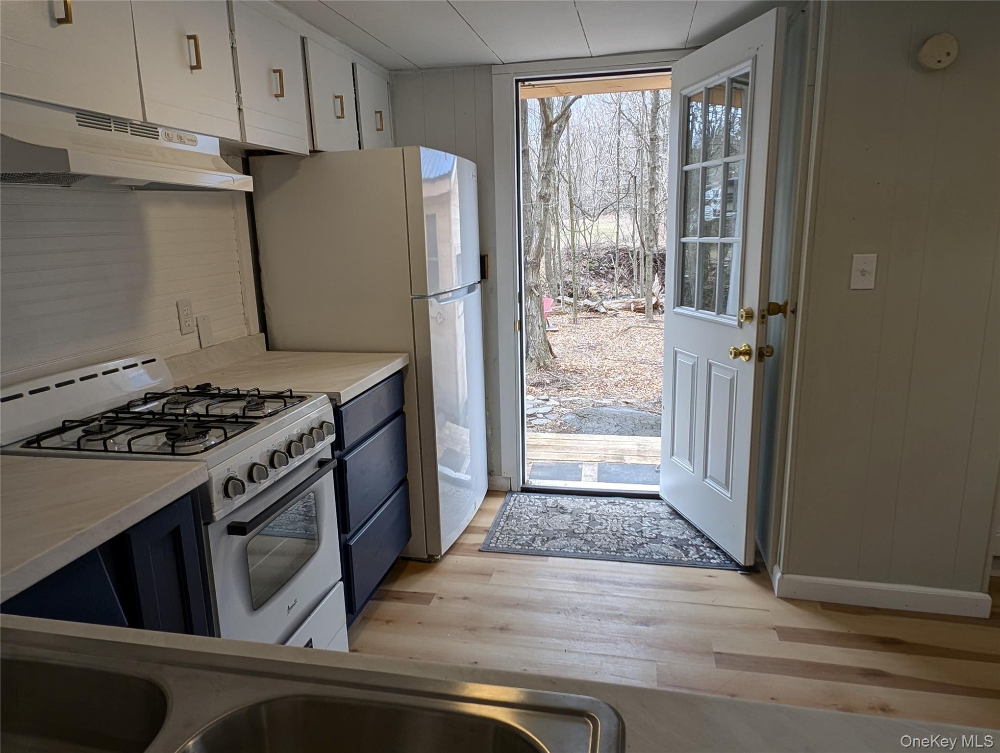 549 Hearts Content Road Property Photo 6
