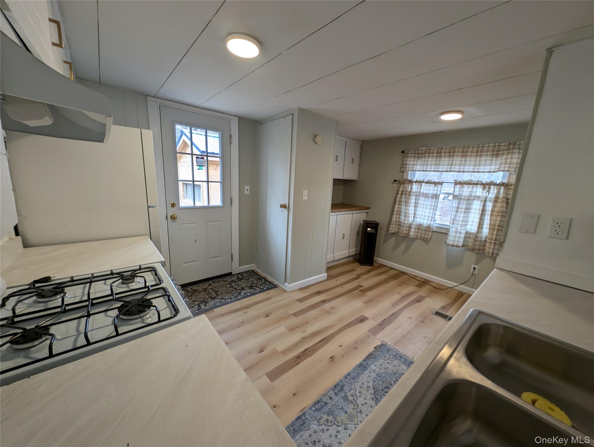 549 Hearts Content Road Property Photo 7