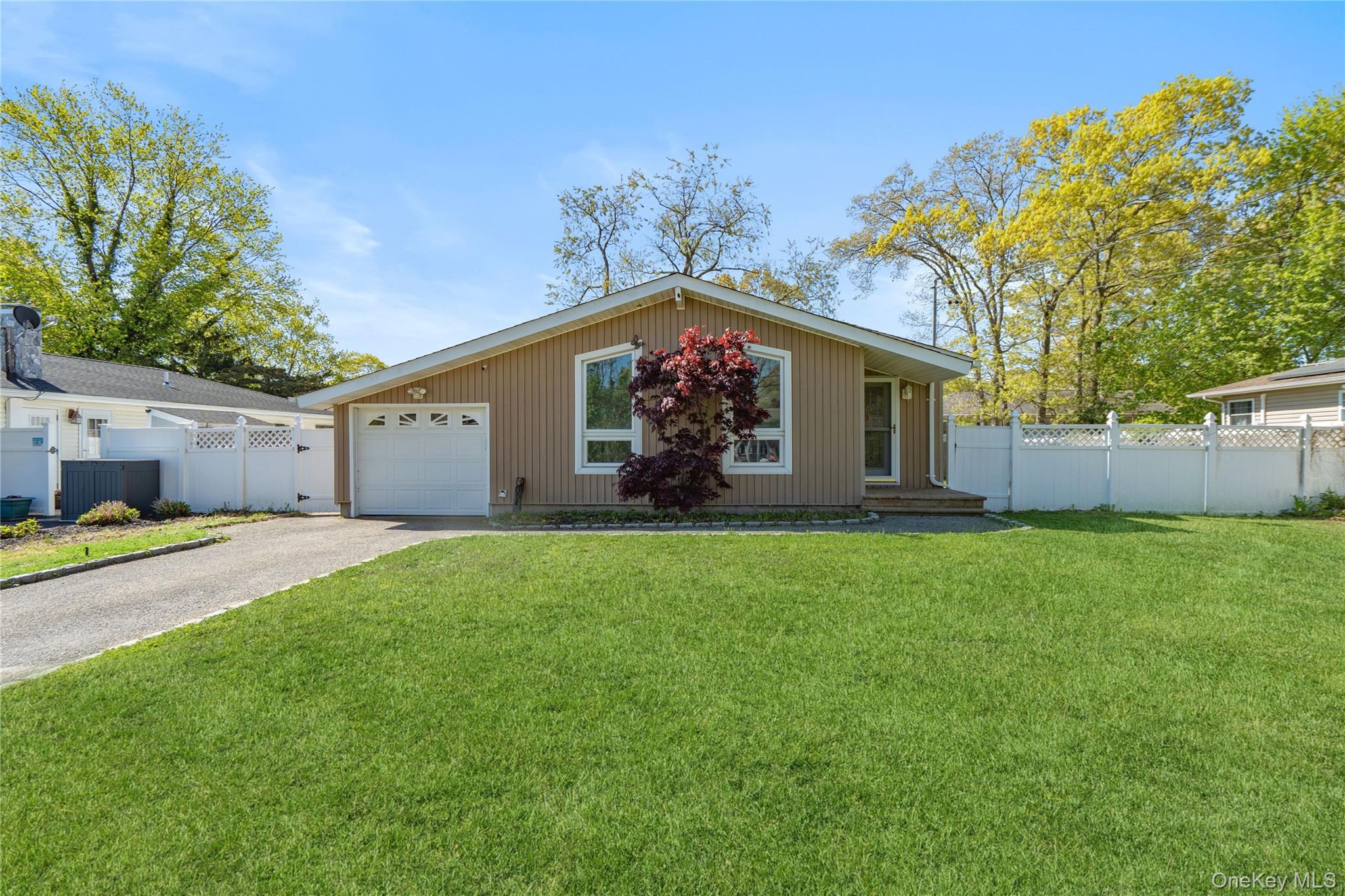82 Robinwood Drive Property Photo 1