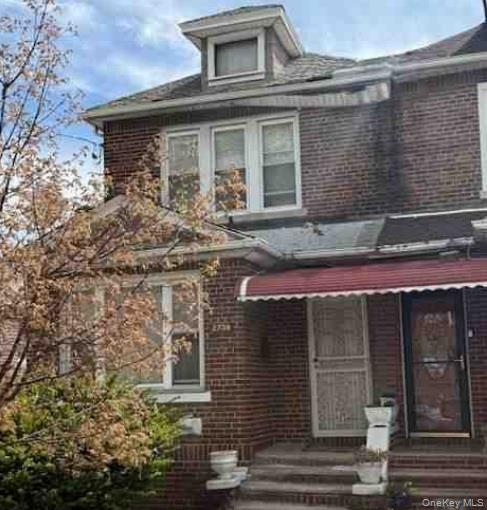 2738 Tenbroeck Avenue Property Photo 1
