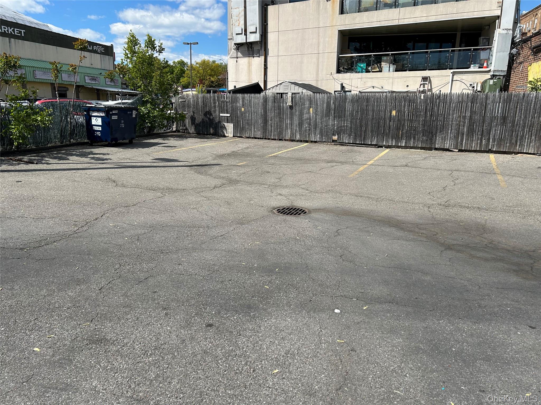 16024 Northern Boulevard Property Photo 4