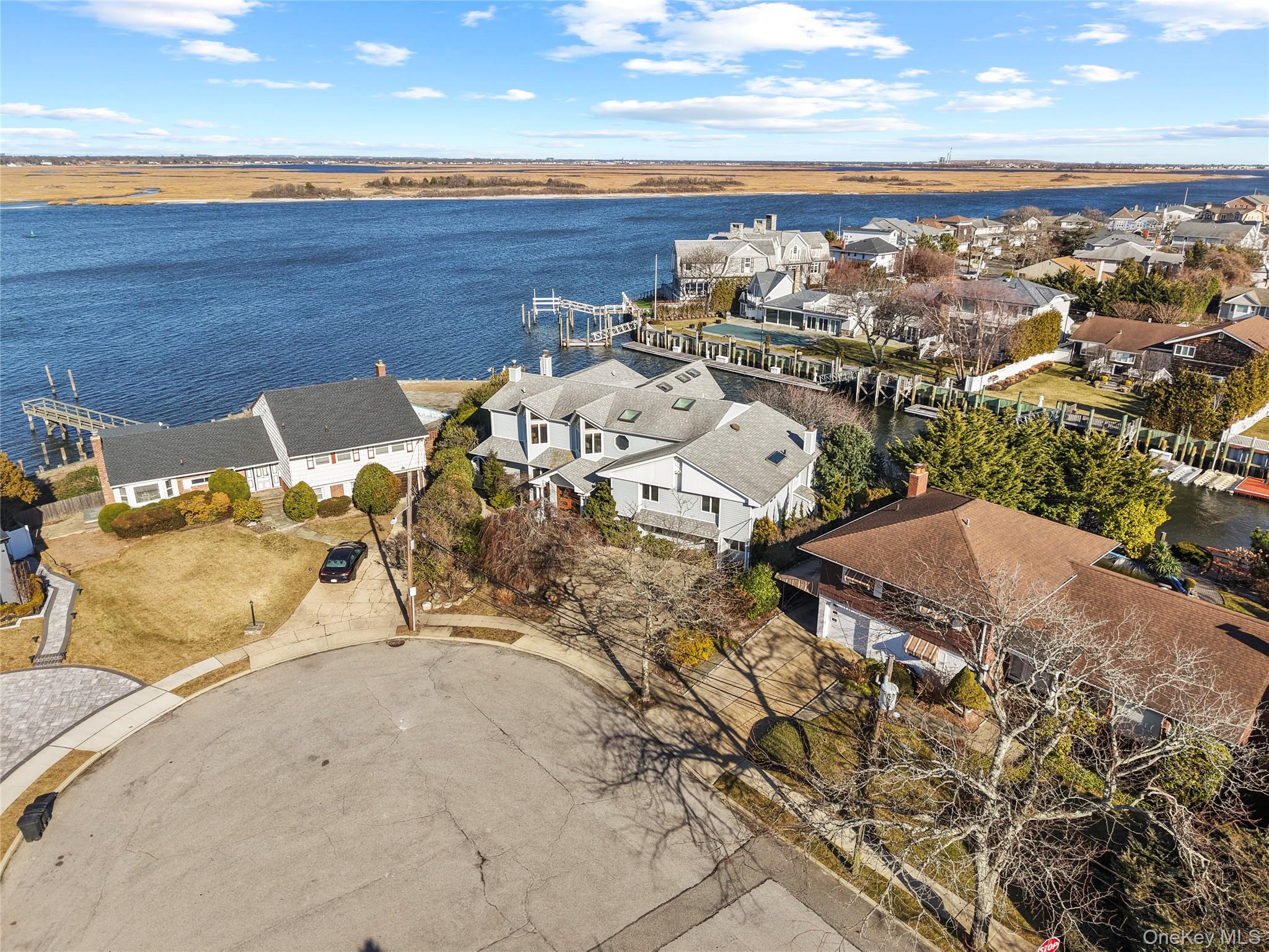 1416 Bay Property Photo 9