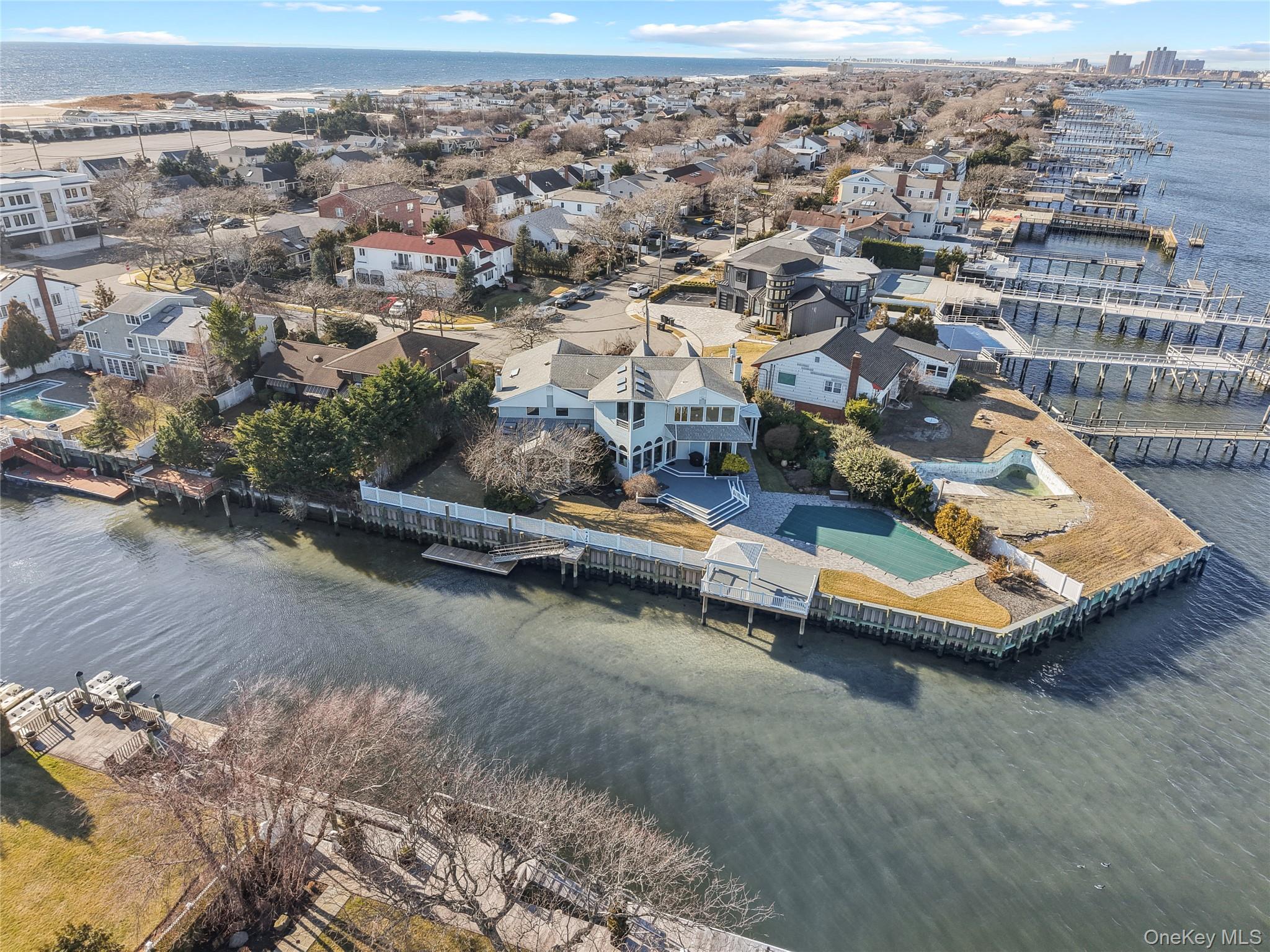 1416 Bay Property Photo 11