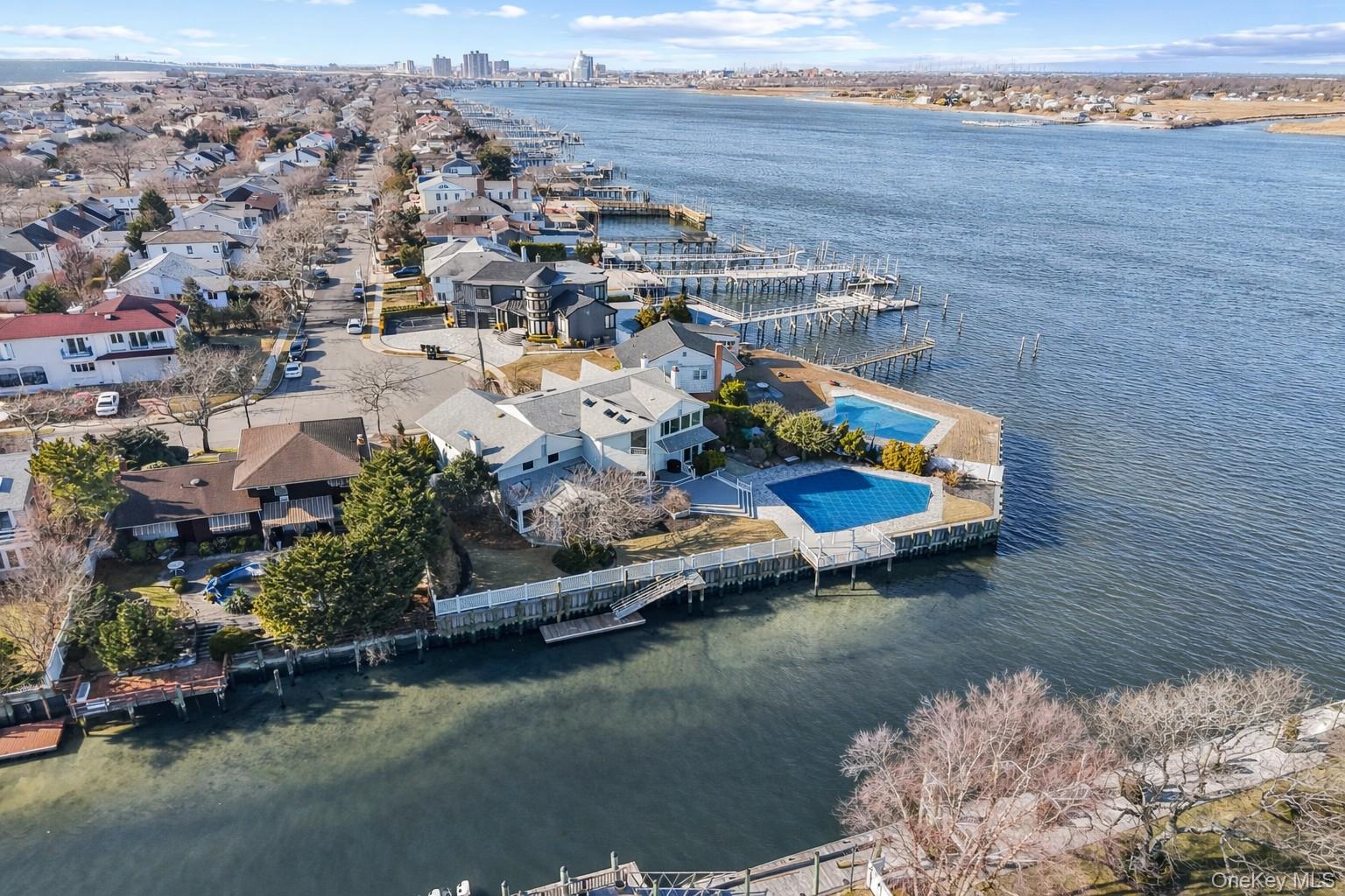 1416 Bay Property Photo 22