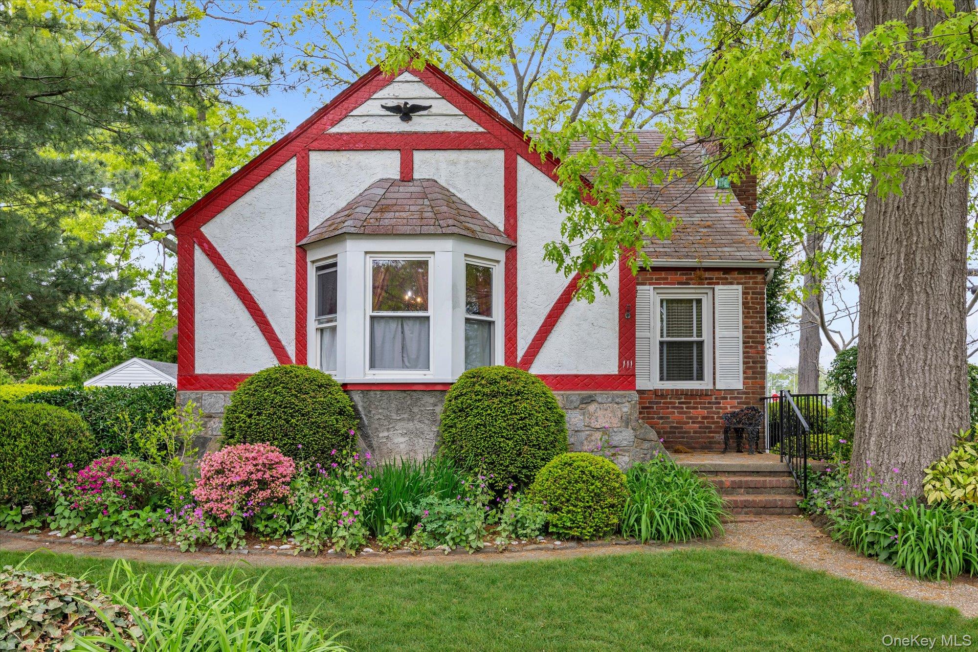 111 E Euclid Street Property Photo 1