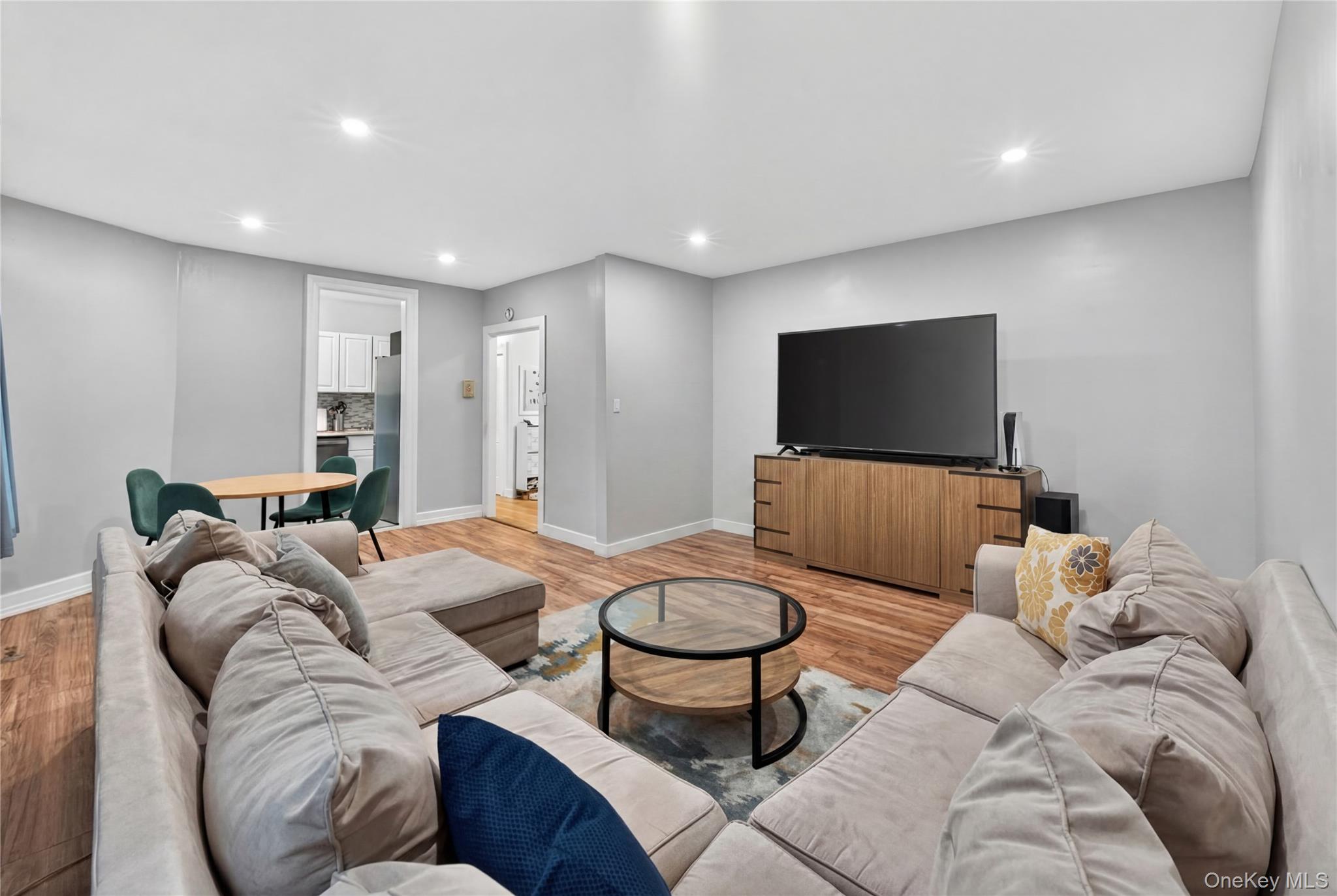 941 Jerome Avenue 5b Property Photo 2