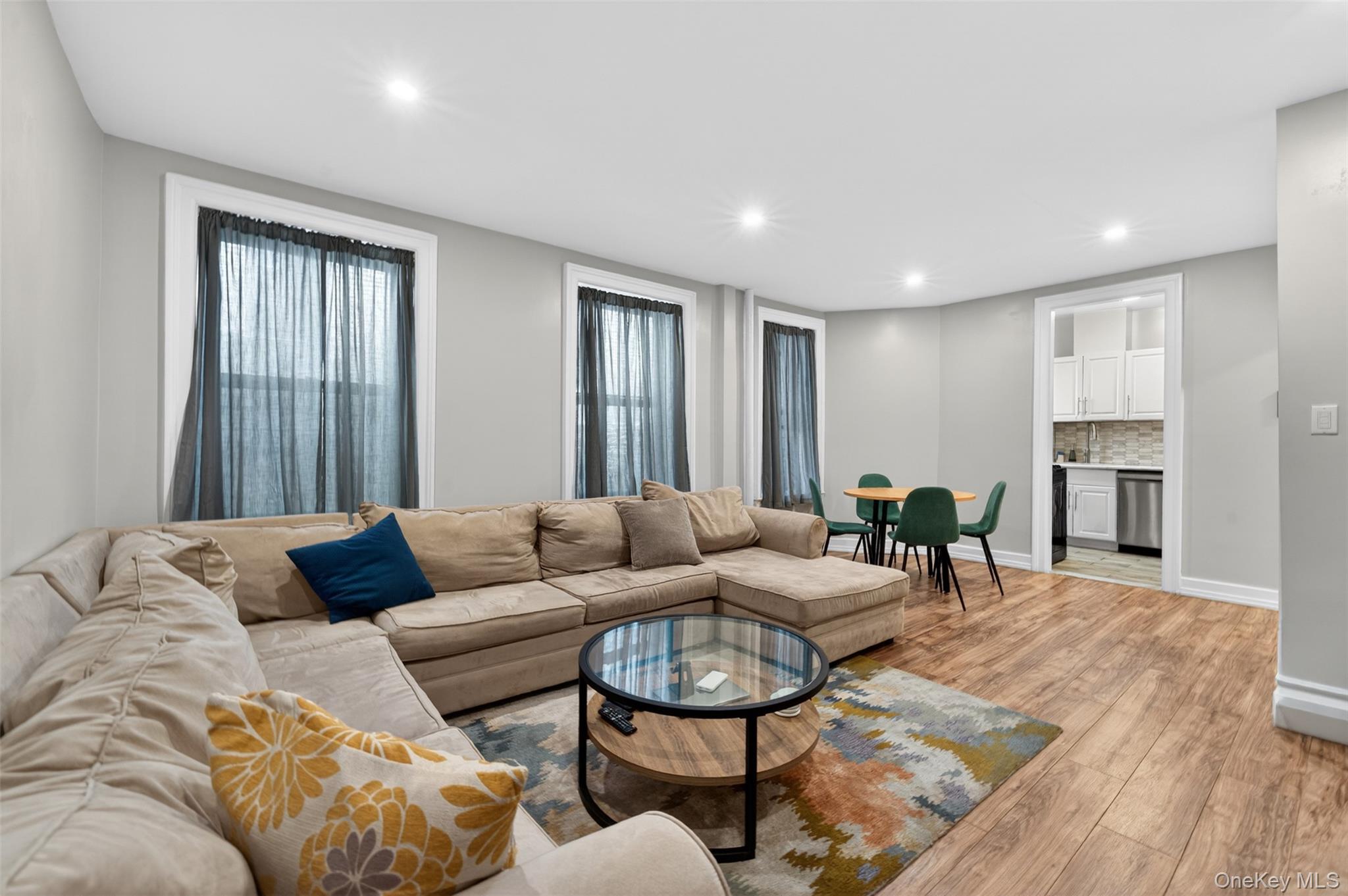 941 Jerome Avenue 5b Property Photo 3
