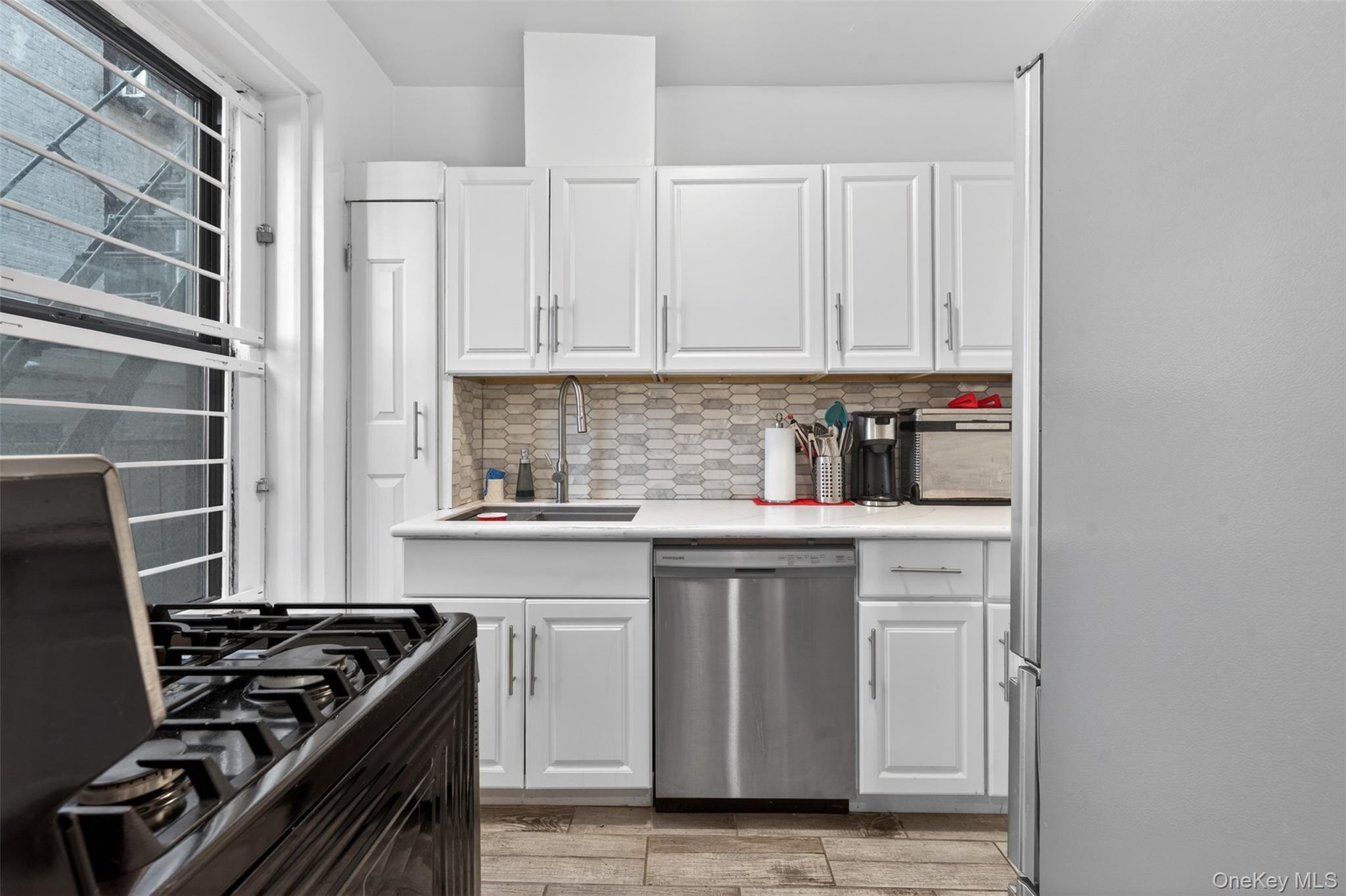 941 Jerome Avenue 5b Property Photo 4