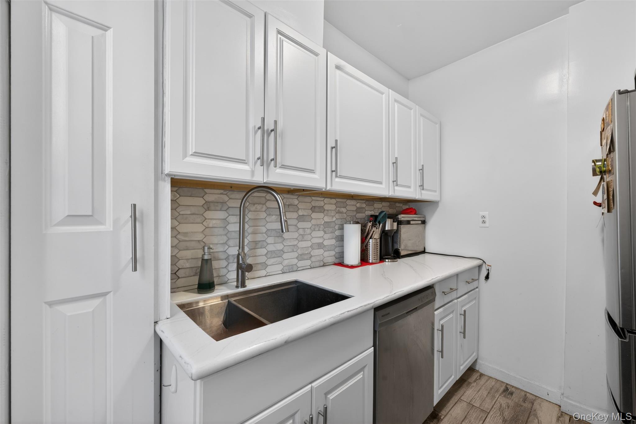 941 Jerome Avenue 5b Property Photo 5