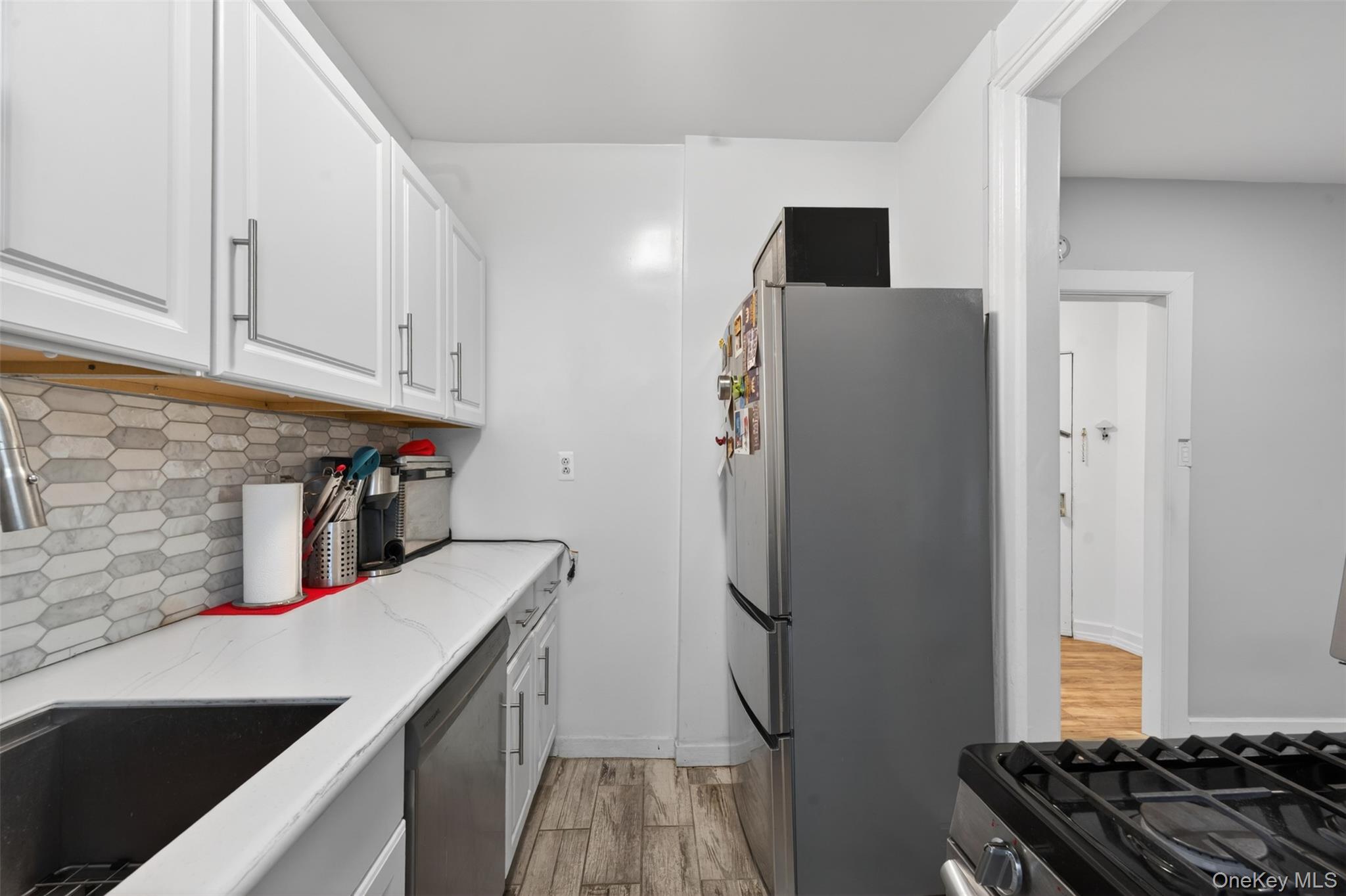 941 Jerome Avenue 5b Property Photo 6
