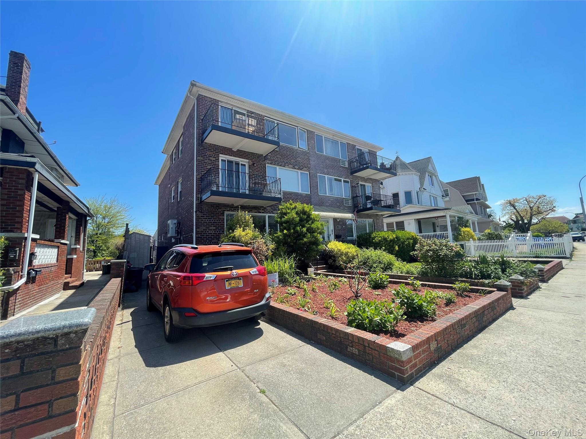 4911 Surf Avenue Property Photo 3