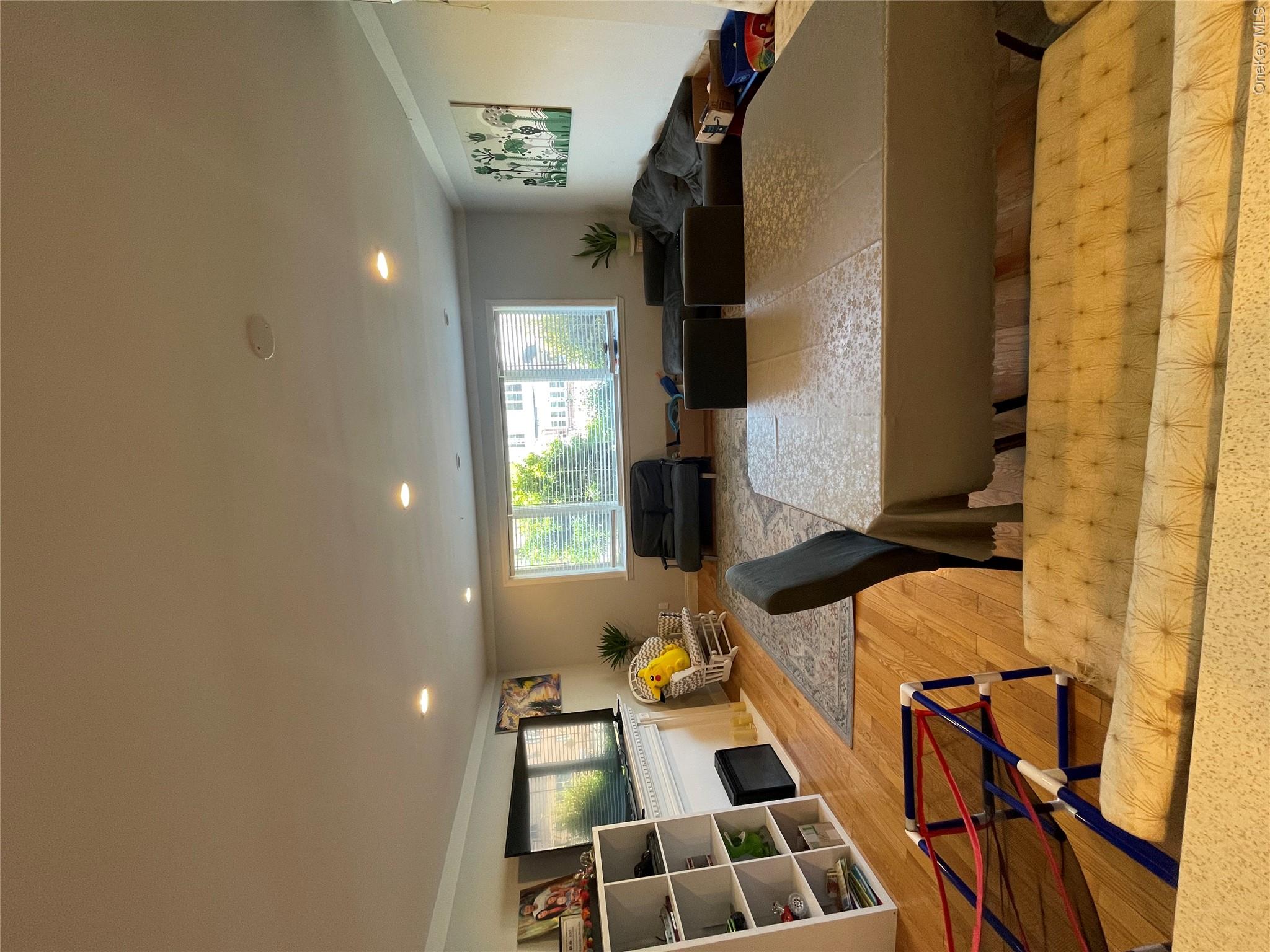 4911 Surf Avenue Property Photo 6