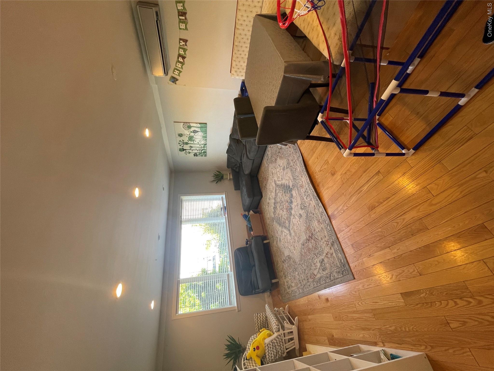 4911 Surf Avenue Property Photo 7