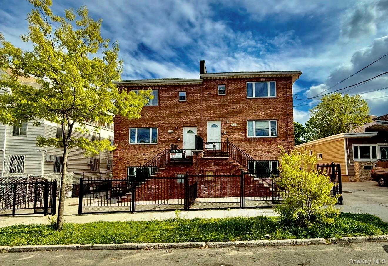 2268 Seward Avenue Property Photo 1