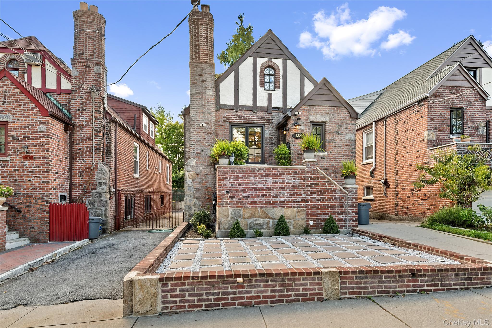 1821 Tenbroeck Avenue Property Photo 1