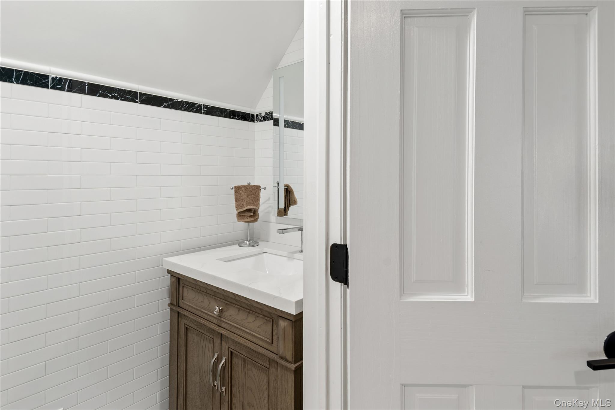 1821 Tenbroeck Avenue Property Photo 13