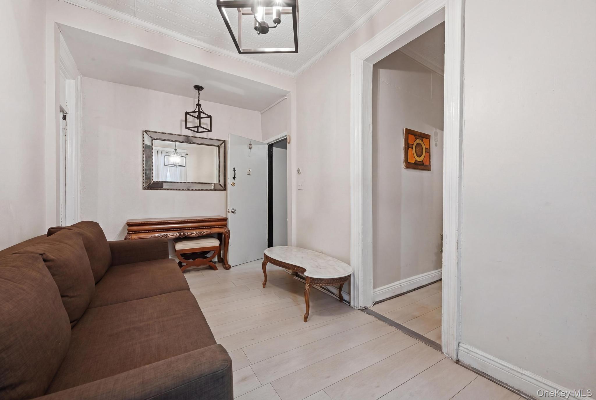 965 Glenmore Avenue Property Photo 3