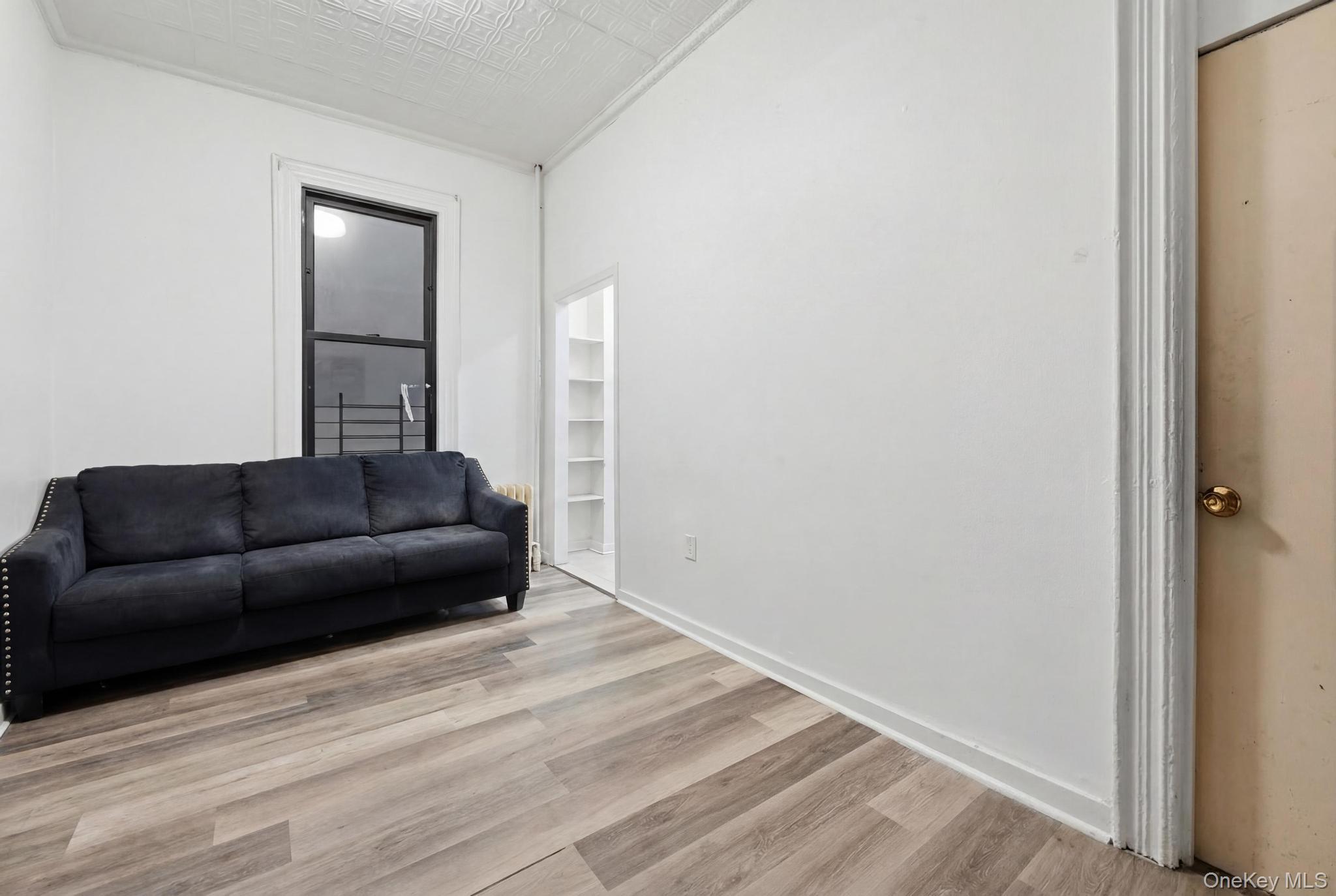 965 Glenmore Avenue Property Photo 4