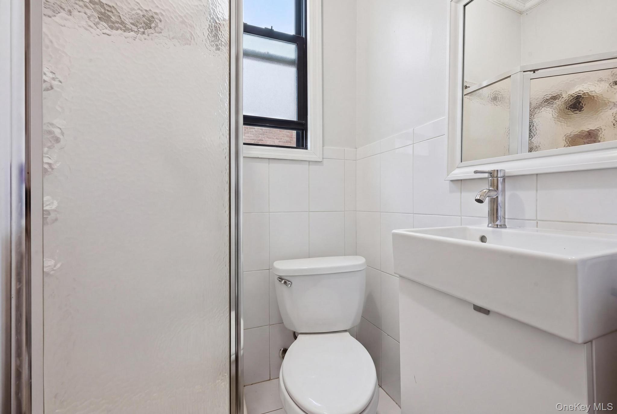 965 Glenmore Avenue Property Photo 6