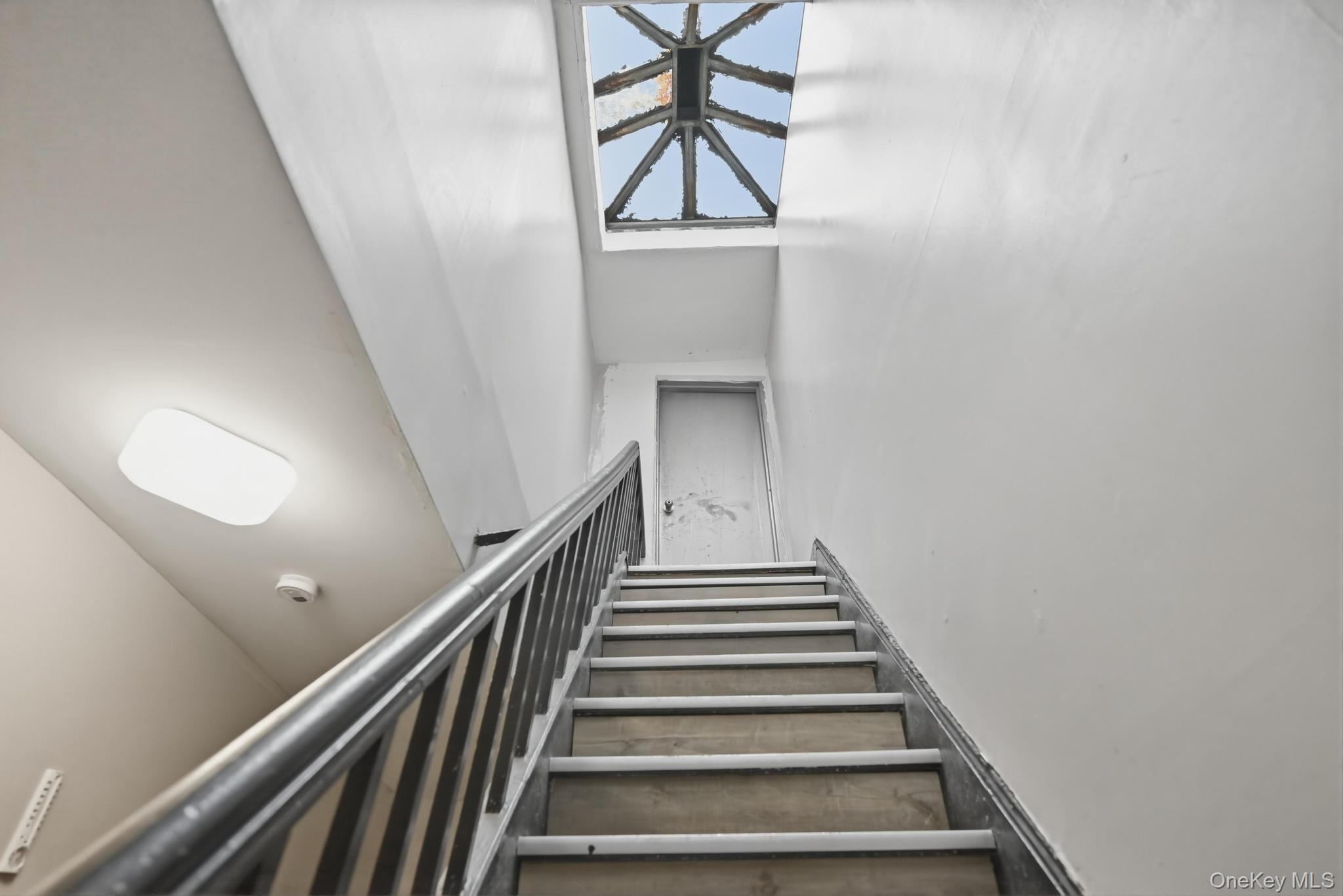 965 Glenmore Avenue Property Photo 10