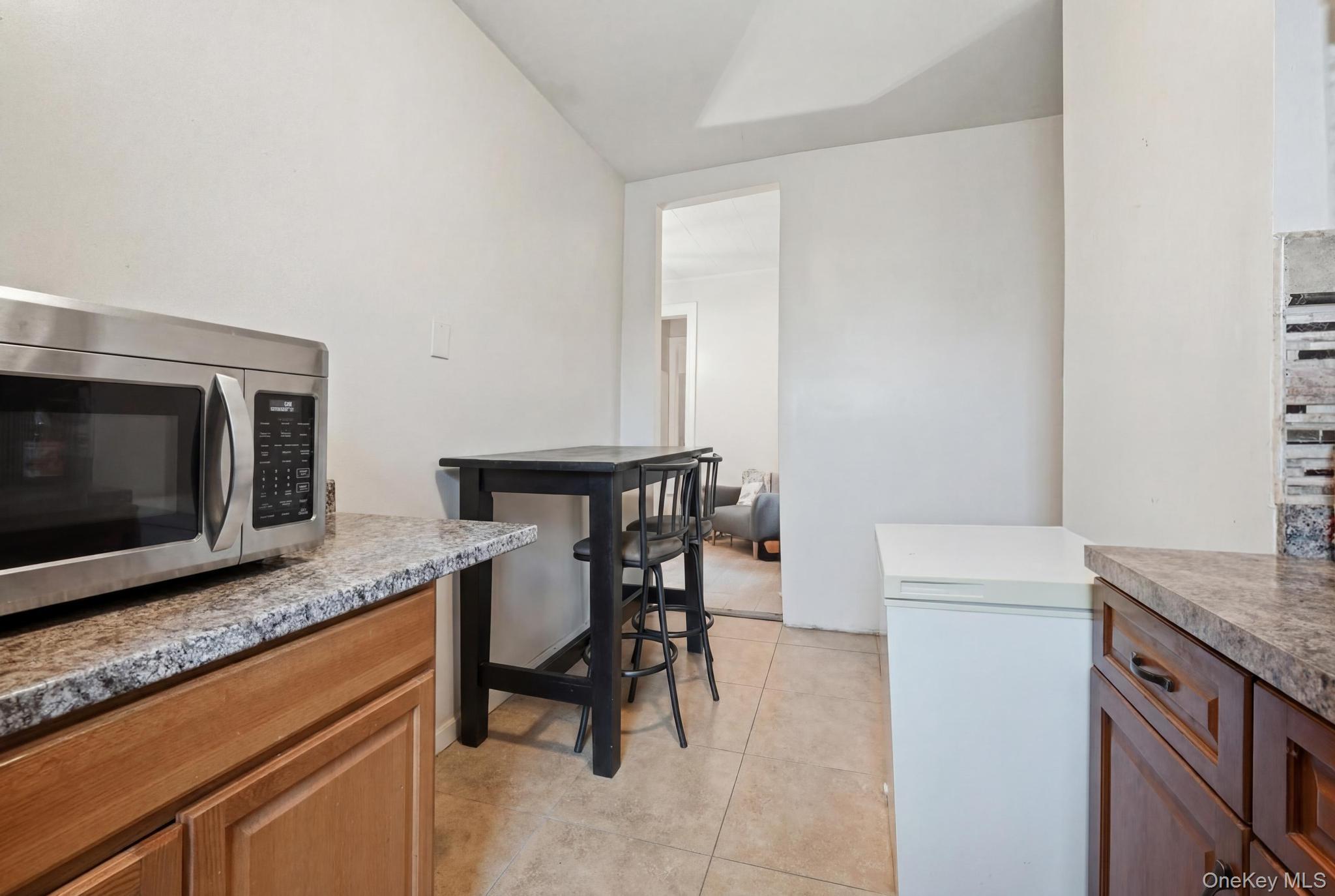 965 Glenmore Avenue Property Photo 12