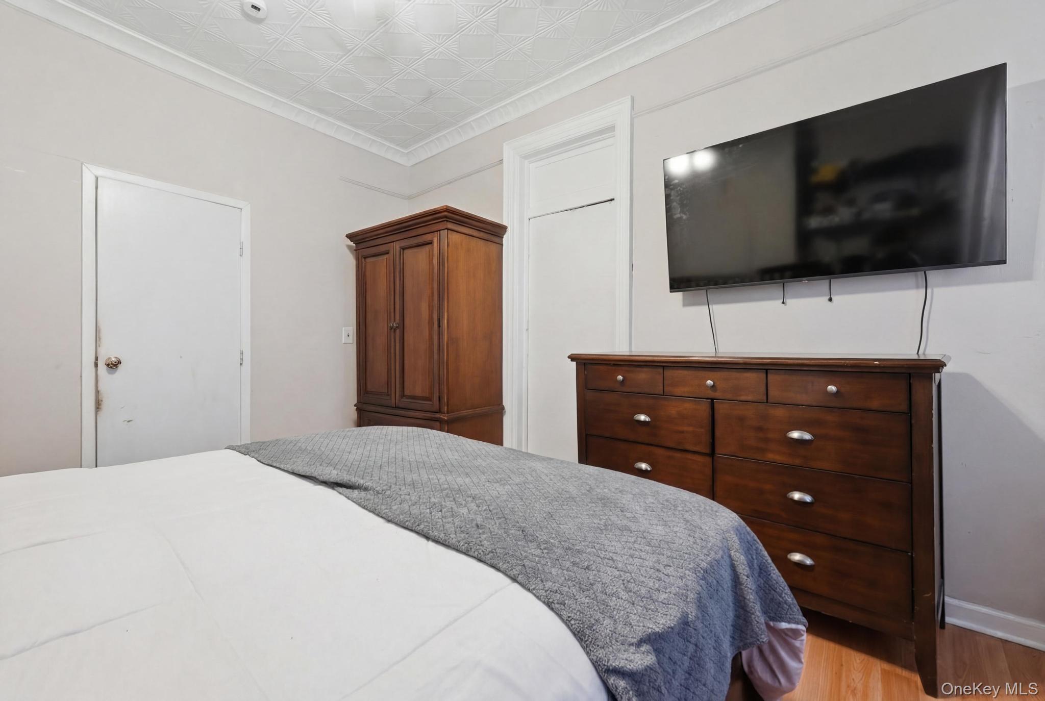 965 Glenmore Avenue Property Photo 17