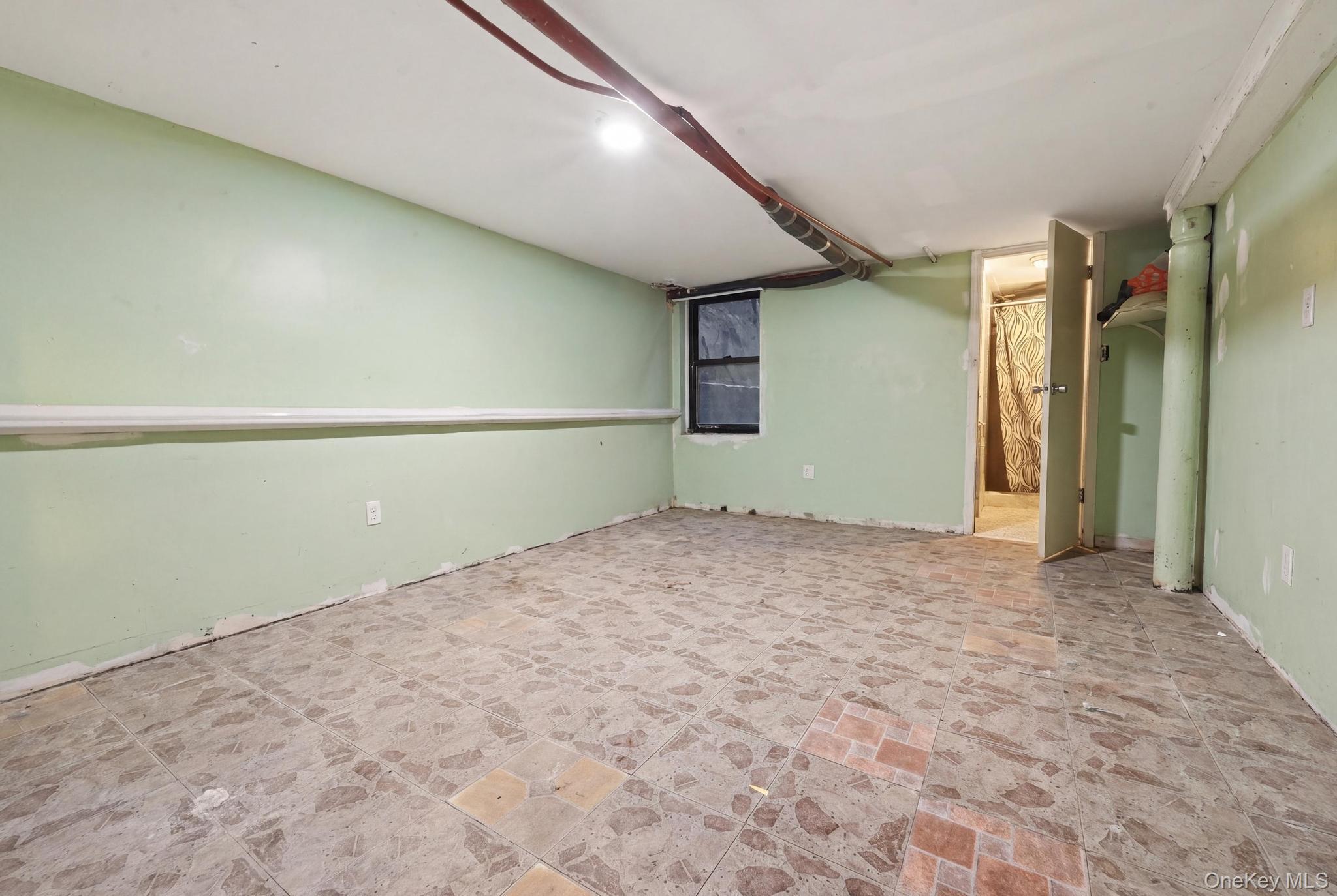 965 Glenmore Avenue Property Photo 34