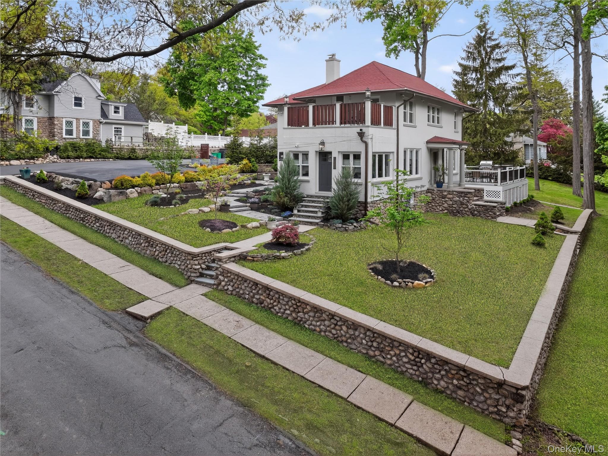109 W Park Avenue Property Photo 6