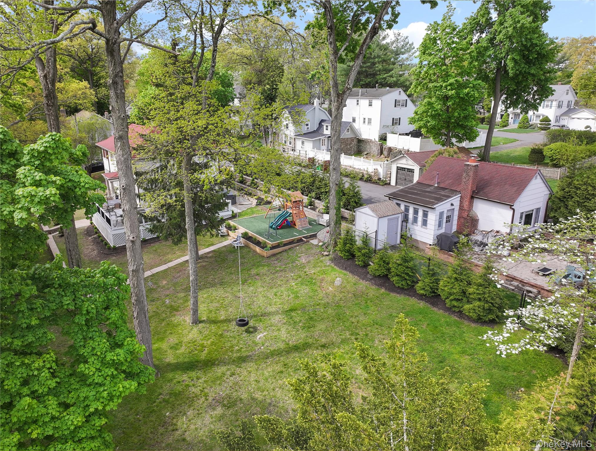 109 W Park Avenue Property Photo 9