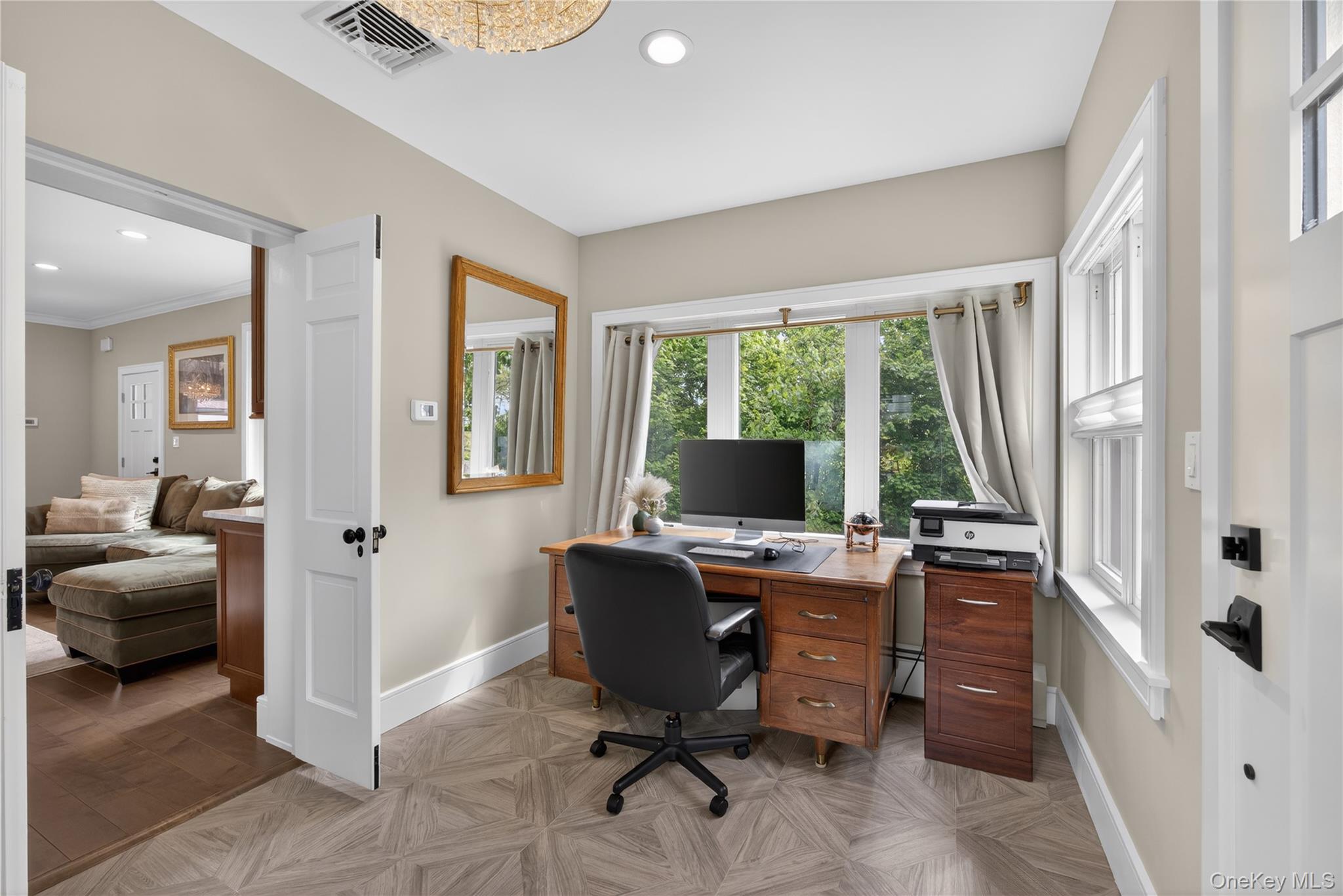 109 W Park Avenue Property Photo 23